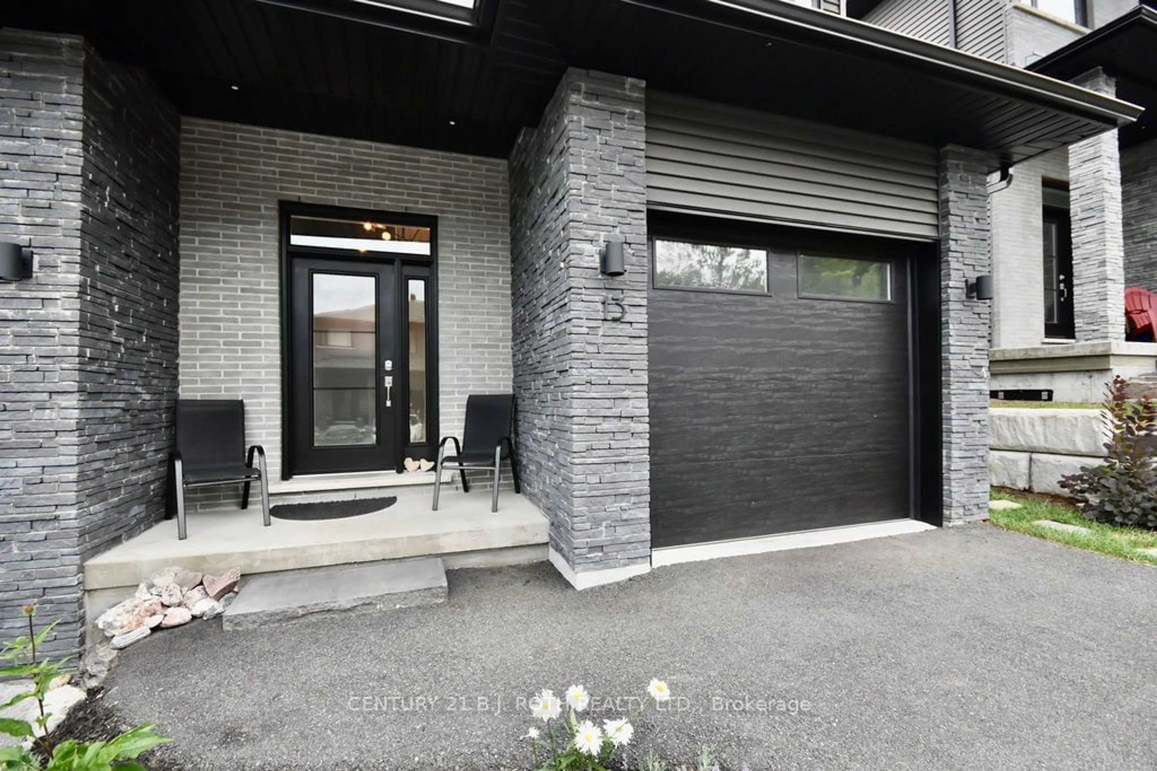 Home with brick exterior material for 13 Cascade Lane #13, Huntsville Ontario P1H 1Y3