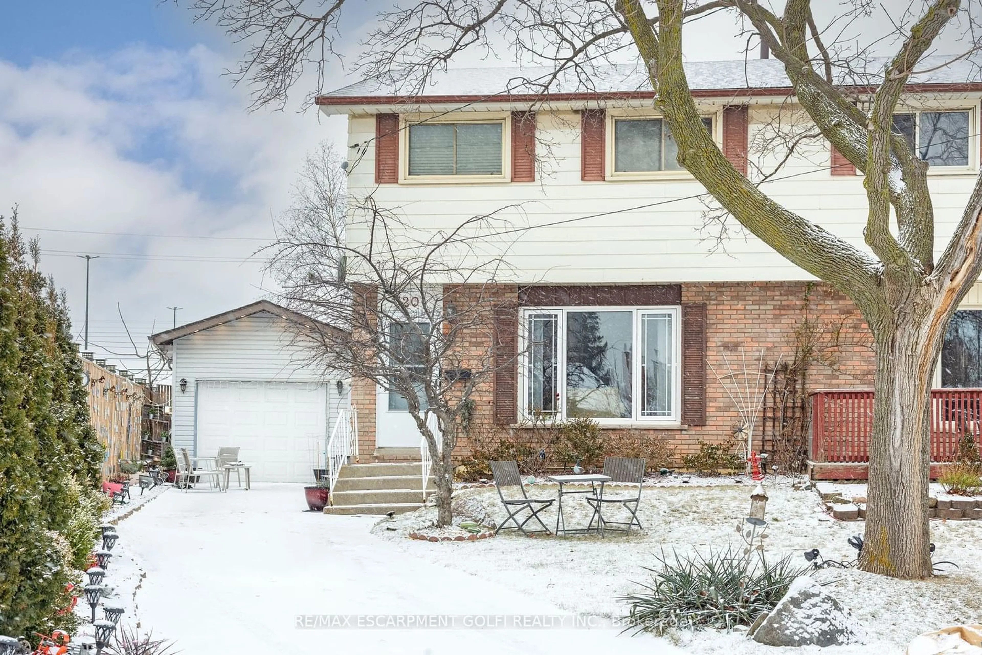 Frontside or backside of a home for 120 Gainsborough Rd, Hamilton Ontario L8E 1E1