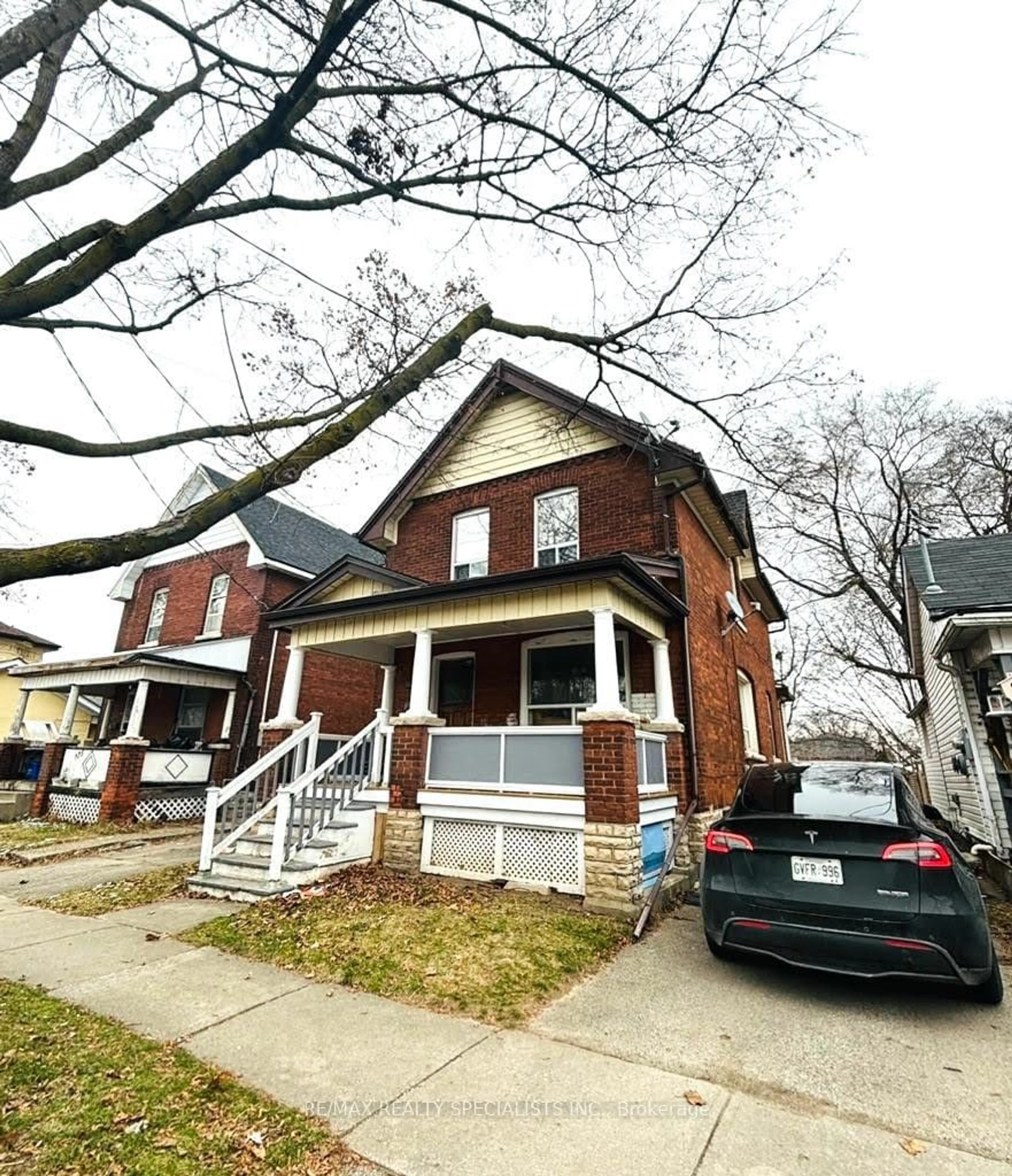 Frontside or backside of a home for 223 Park Ave, Brantford Ontario N3S 5K3