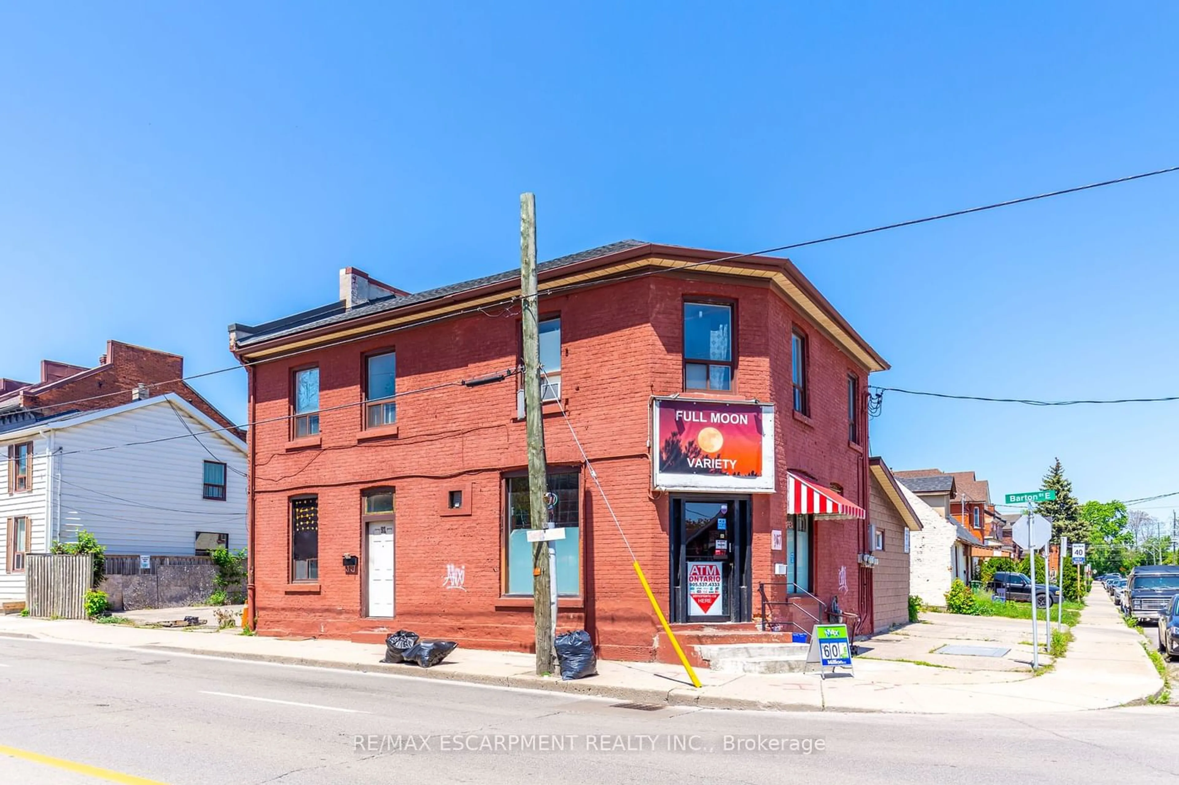 A pic from exterior of the house or condo, the front or back of building for 267 Catharine St, Hamilton Ontario L8L 4T4