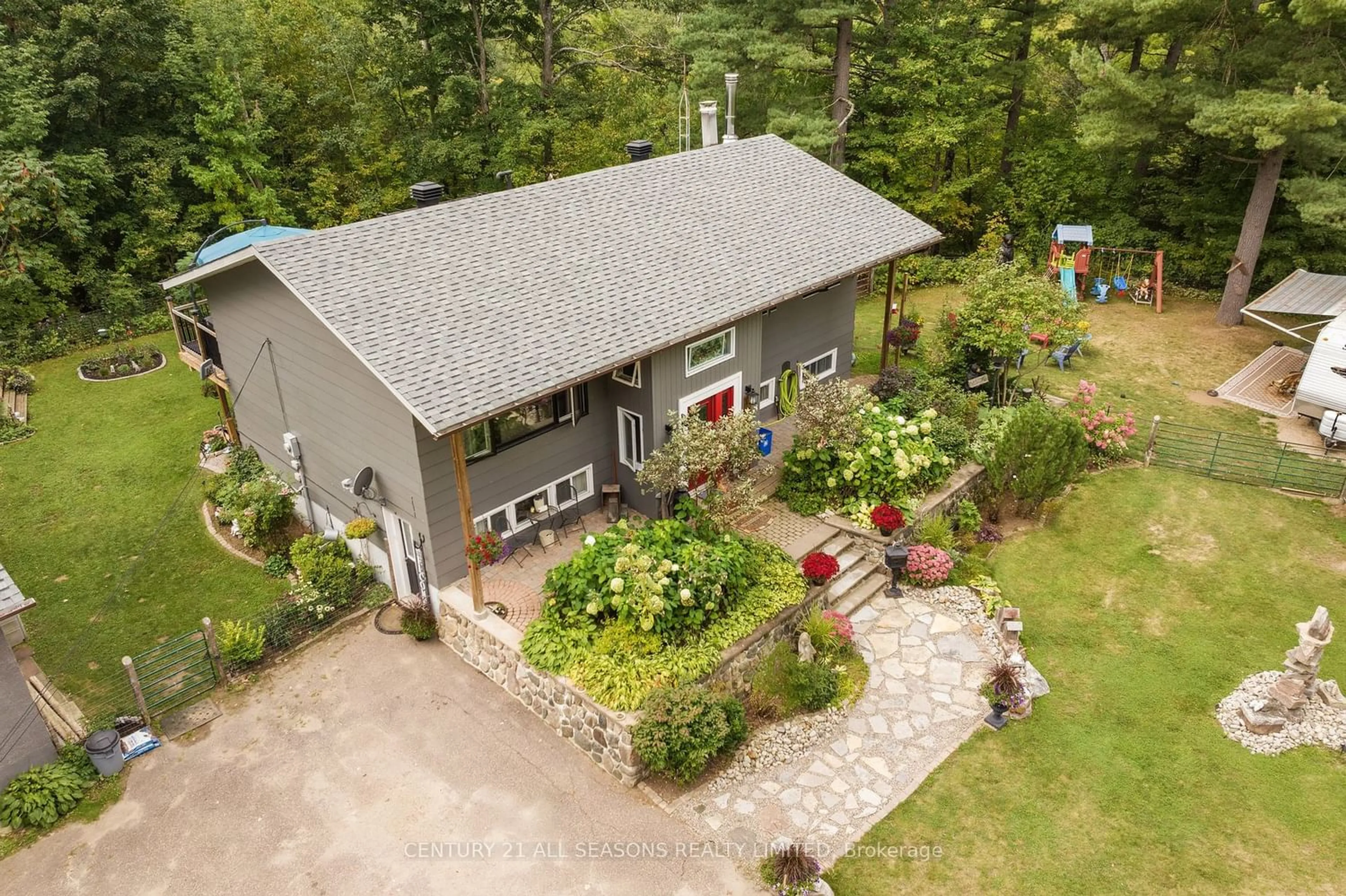 Cottage for 319 Old L'amable Rd, Bancroft Ontario K0L 1C0