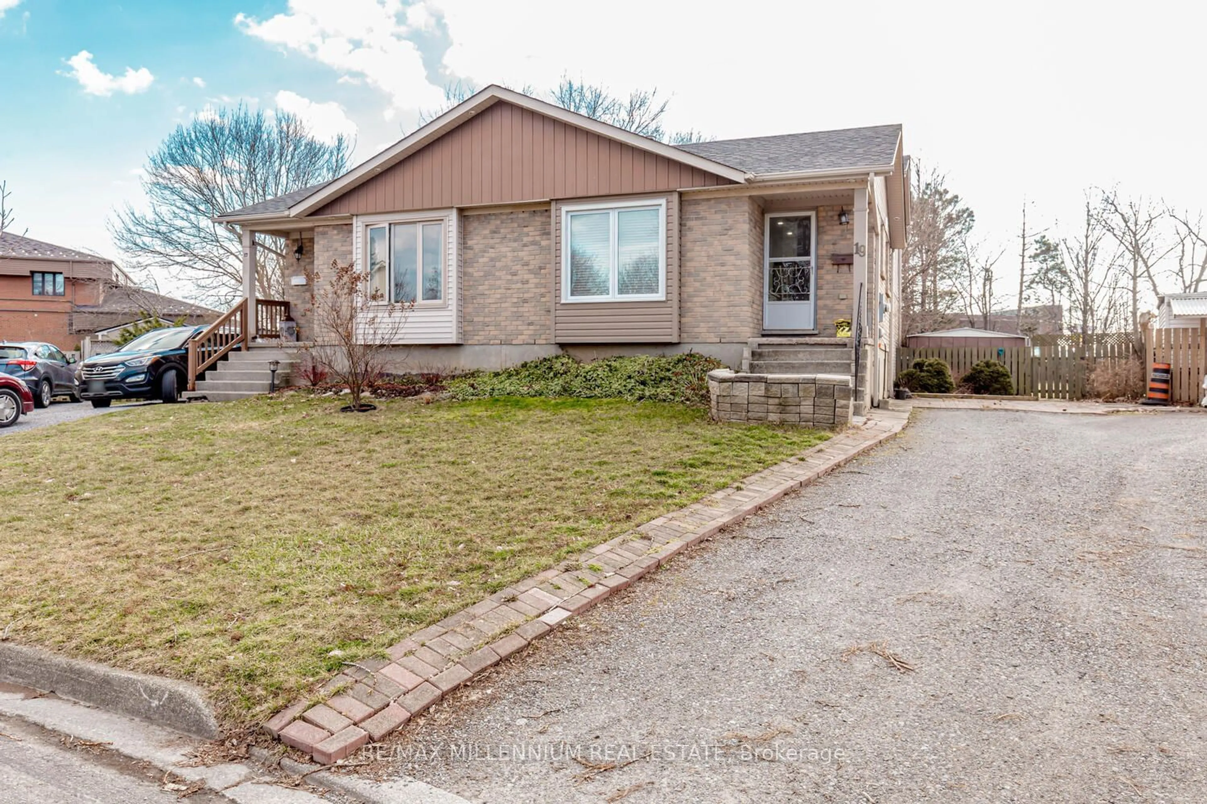 Frontside or backside of a home for 19 Cecelia Crt, St. Catharines Ontario L2M 7R7