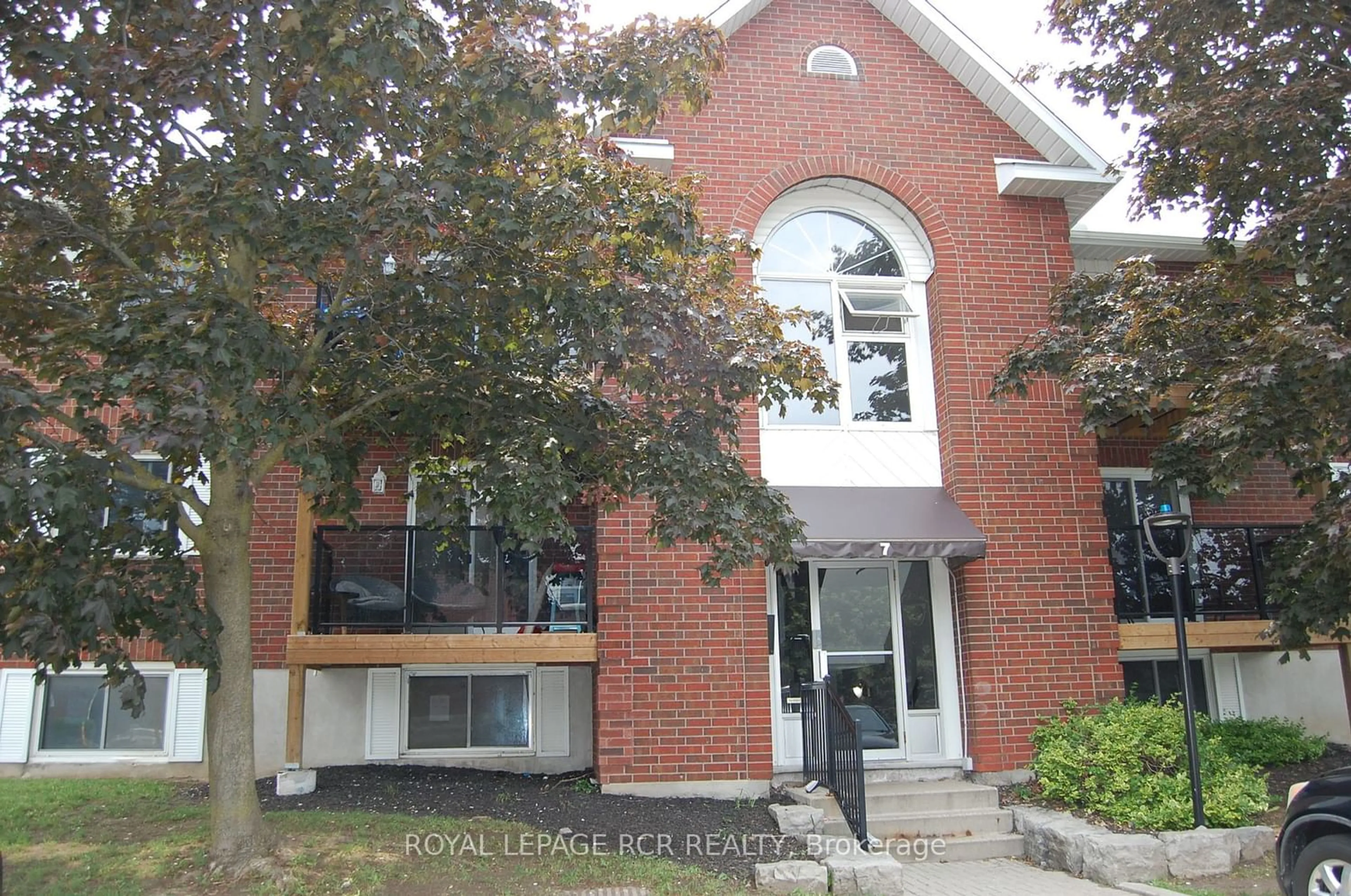 Outside view for 565 Greenfield Ave #702, Kitchener Ontario N2C 2P5