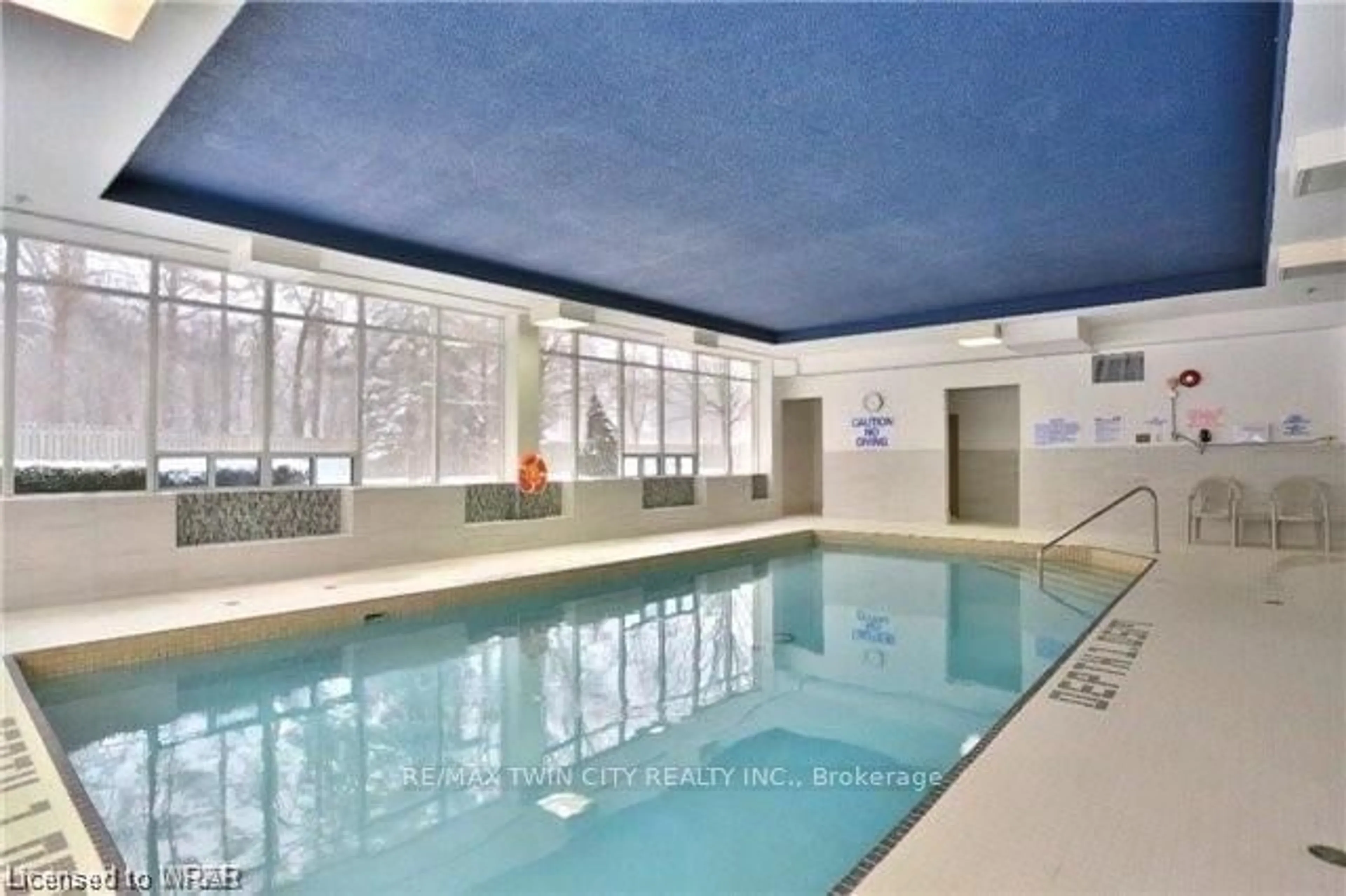 Indoor or outdoor pool for 3227 King St #503, Kitchener Ontario N2A 3Z9