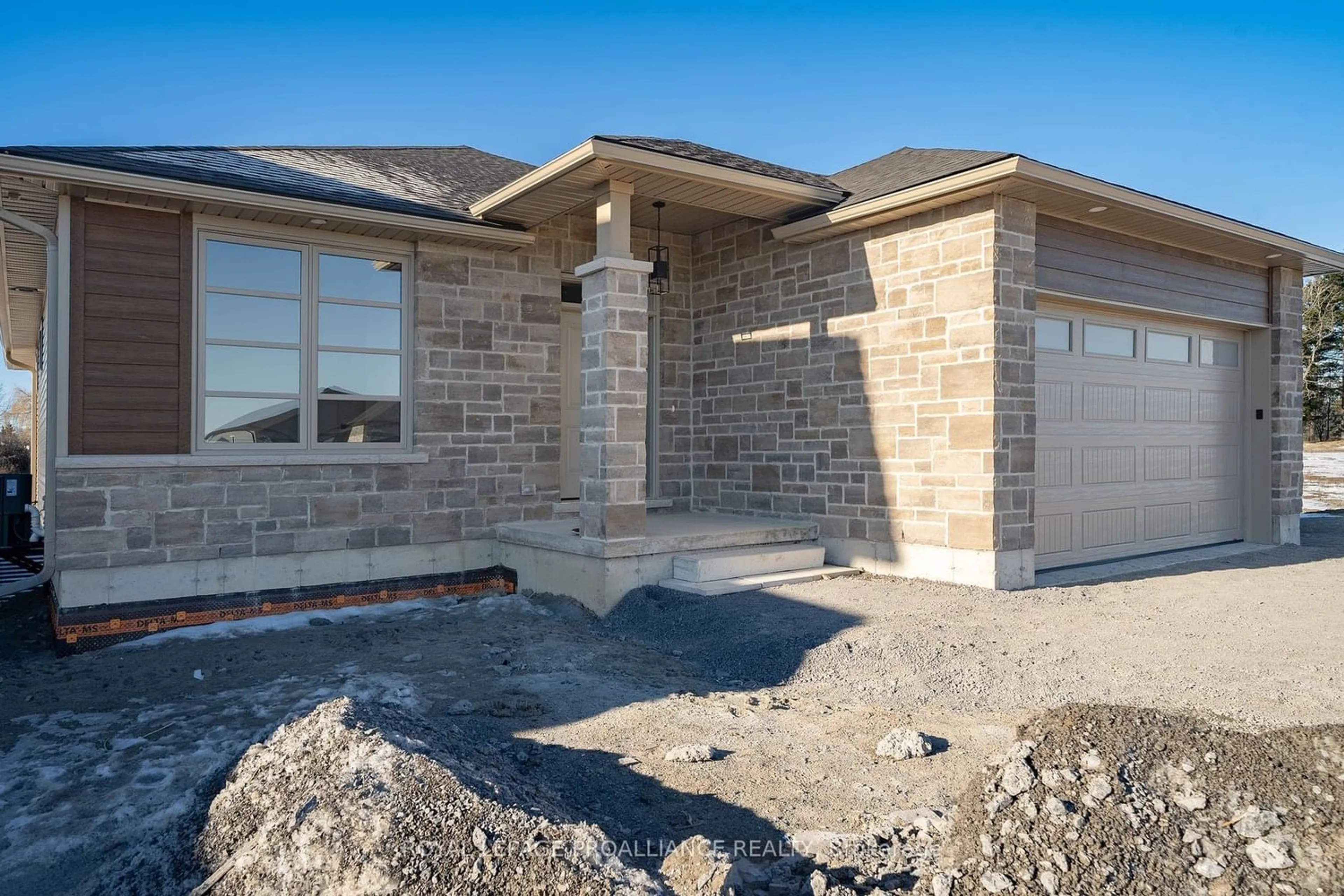 Home with brick exterior material for 152 Sienna Ave, Belleville Ontario K8P 0H3