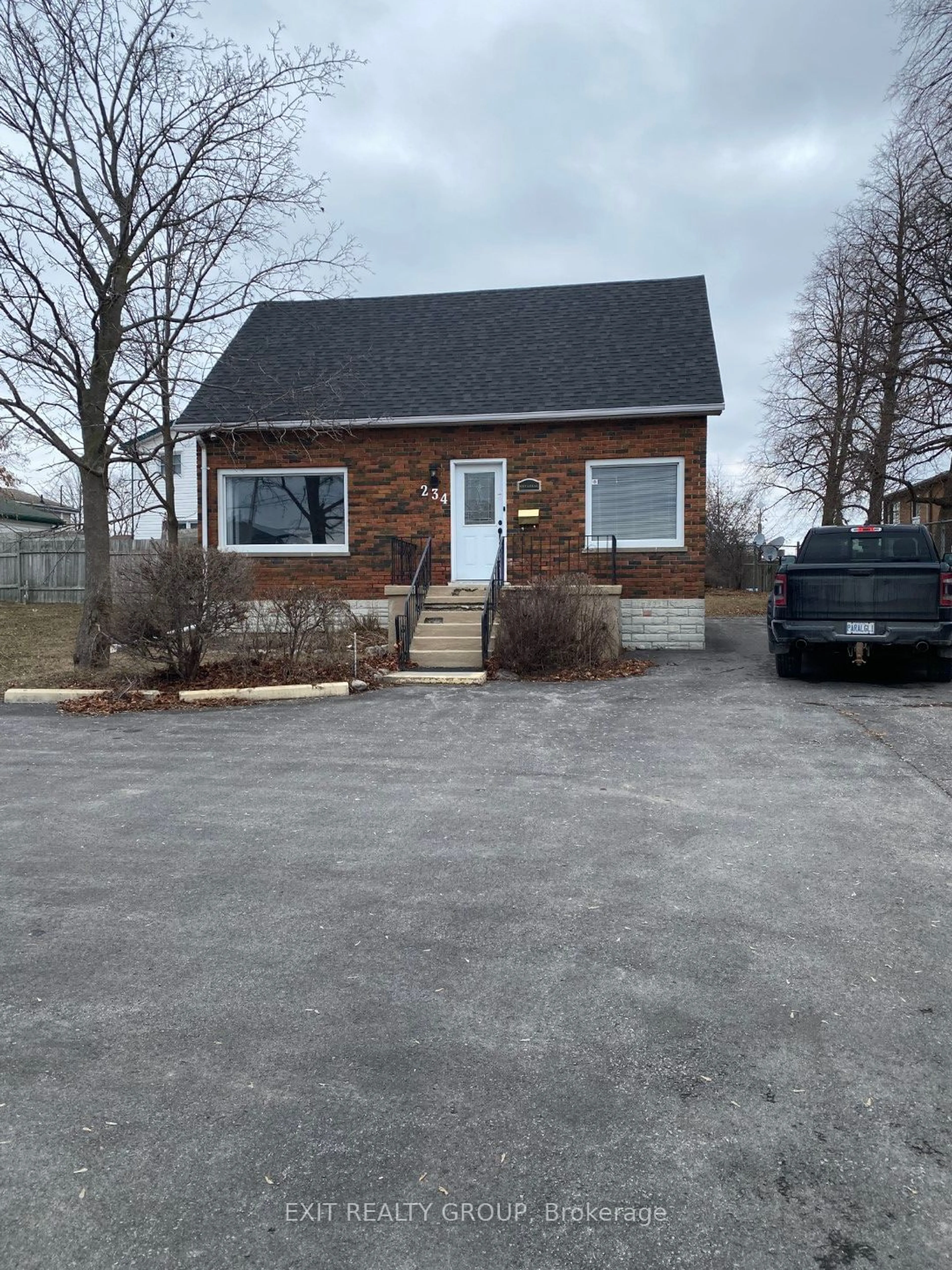 Outside view for 234 Dundas St, Quinte West Ontario K8V 1L9
