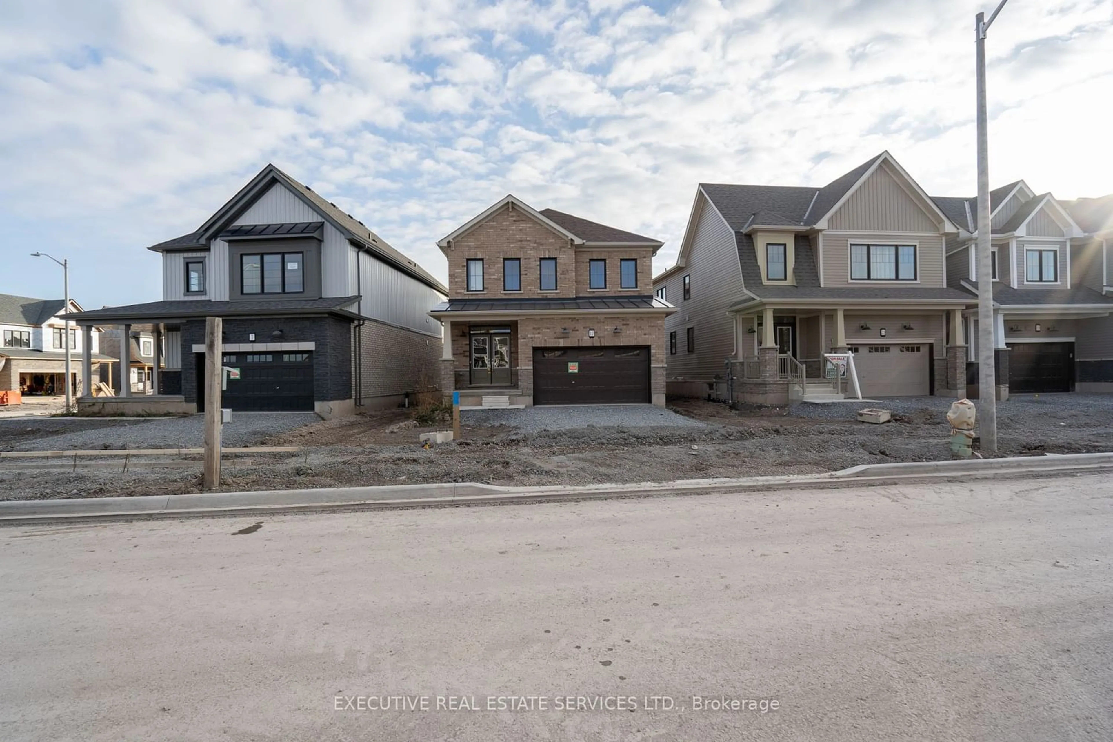 Frontside or backside of a home for 17 Downriver Dr, Welland Ontario L3B 0M5