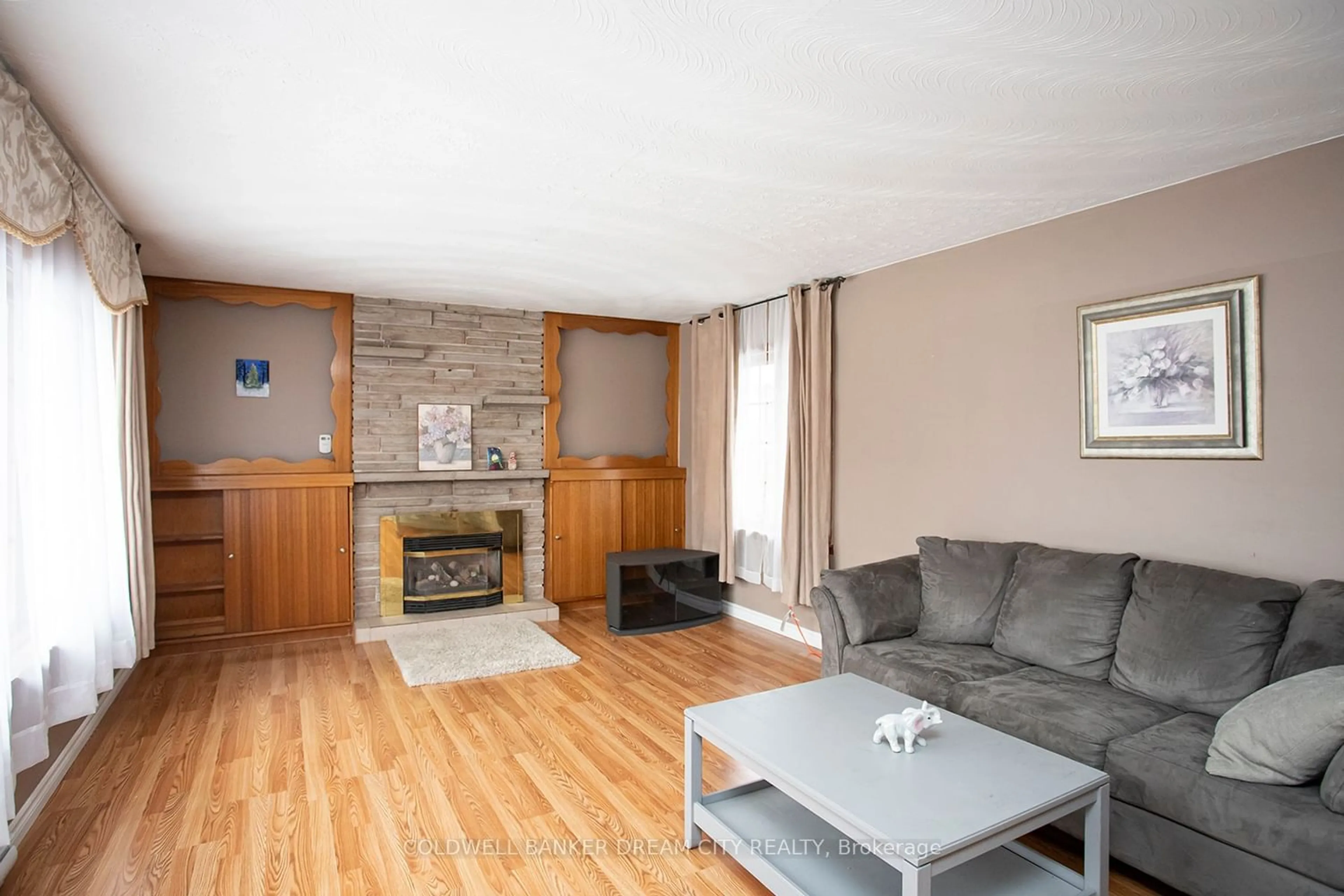Living room for 83 Capp Ave, Sault Ste Marie Ontario P6A 3R7
