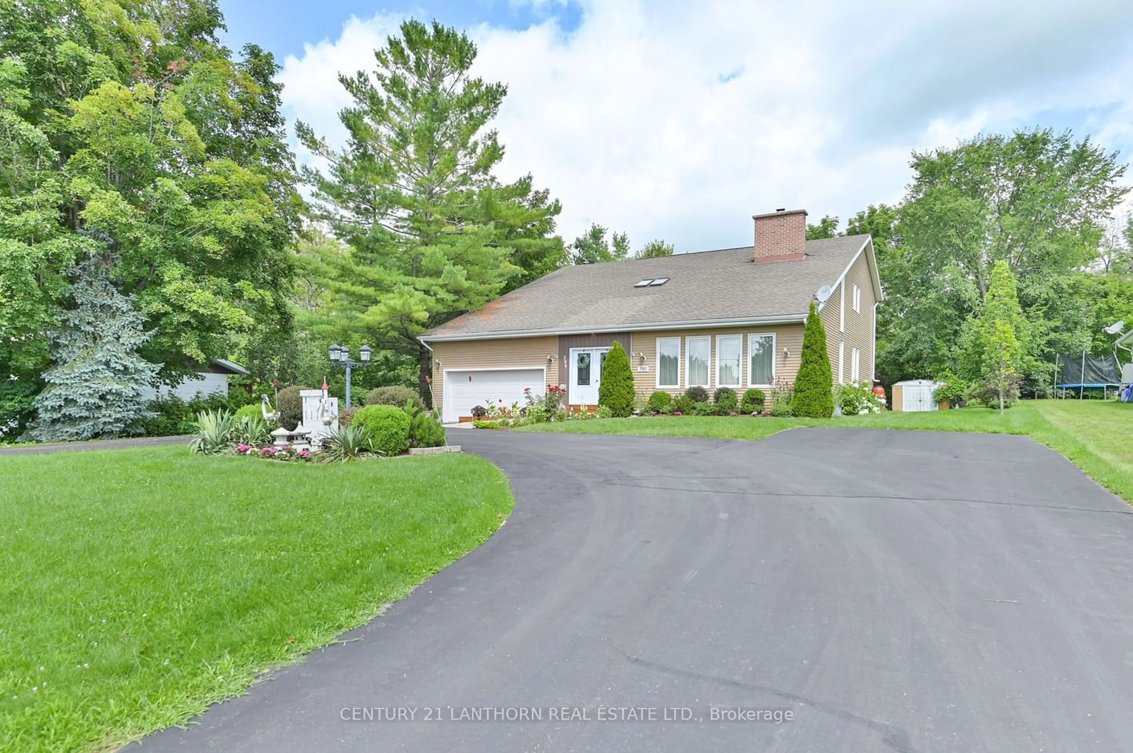 Frontside or backside of a home, the street view for 290 St Lawrence St, Madoc Ontario K0K 2K0