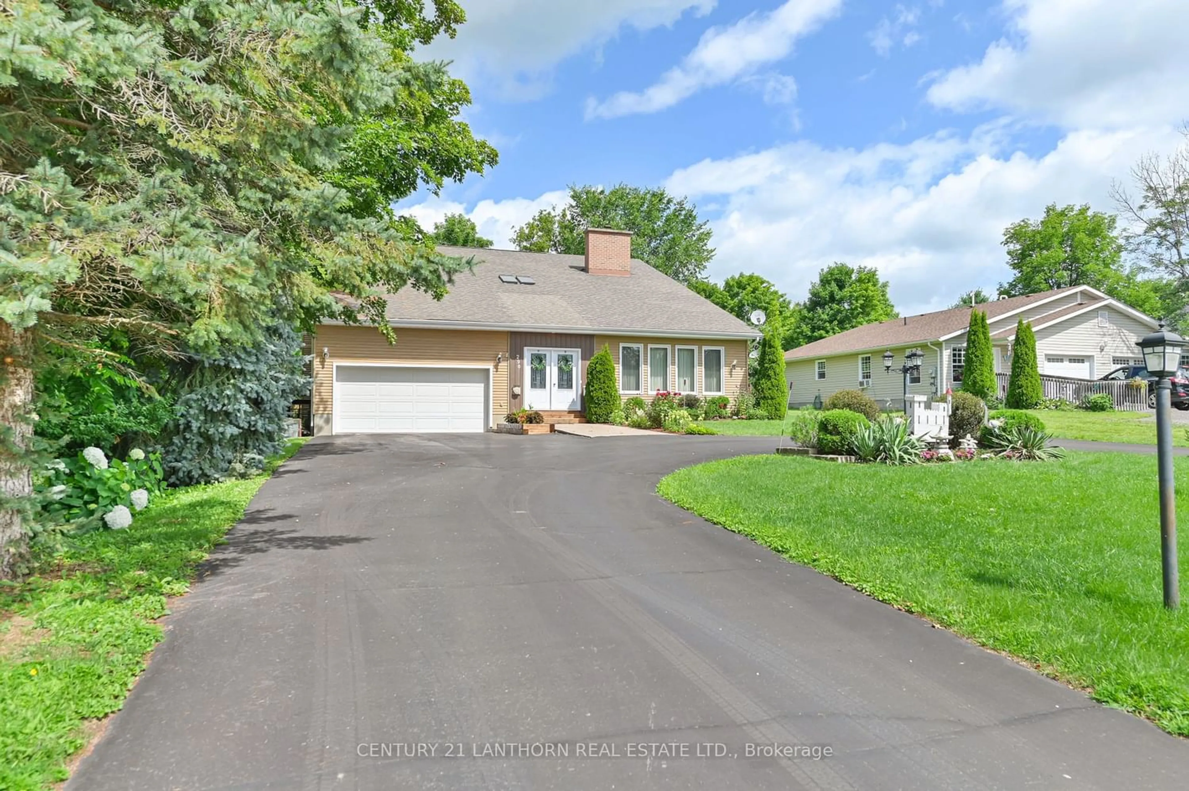 Frontside or backside of a home, the street view for 290 St Lawrence St, Madoc Ontario K0K 2K0