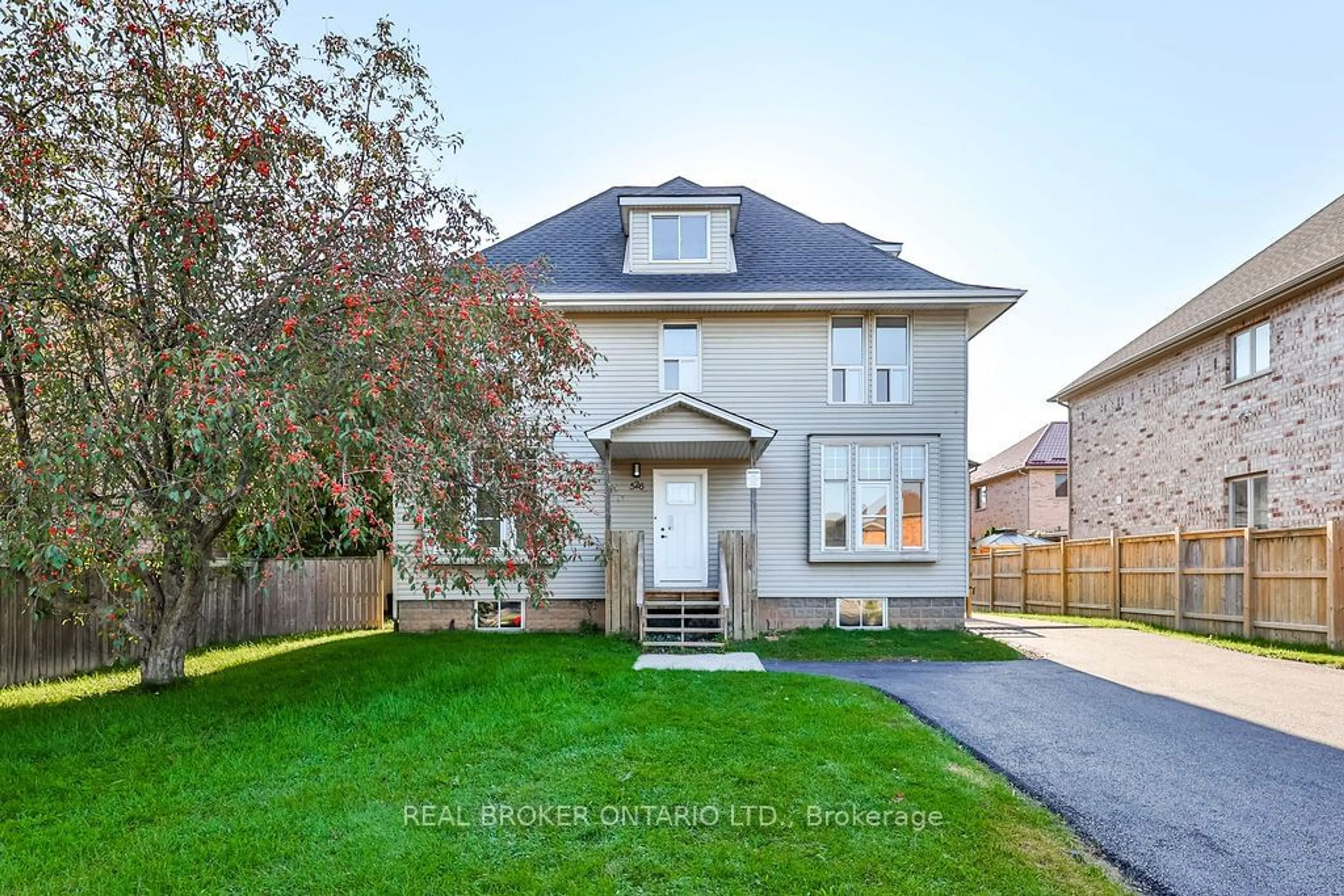 Frontside or backside of a home for 526 Fifty Rd, Hamilton Ontario L8E 5T4