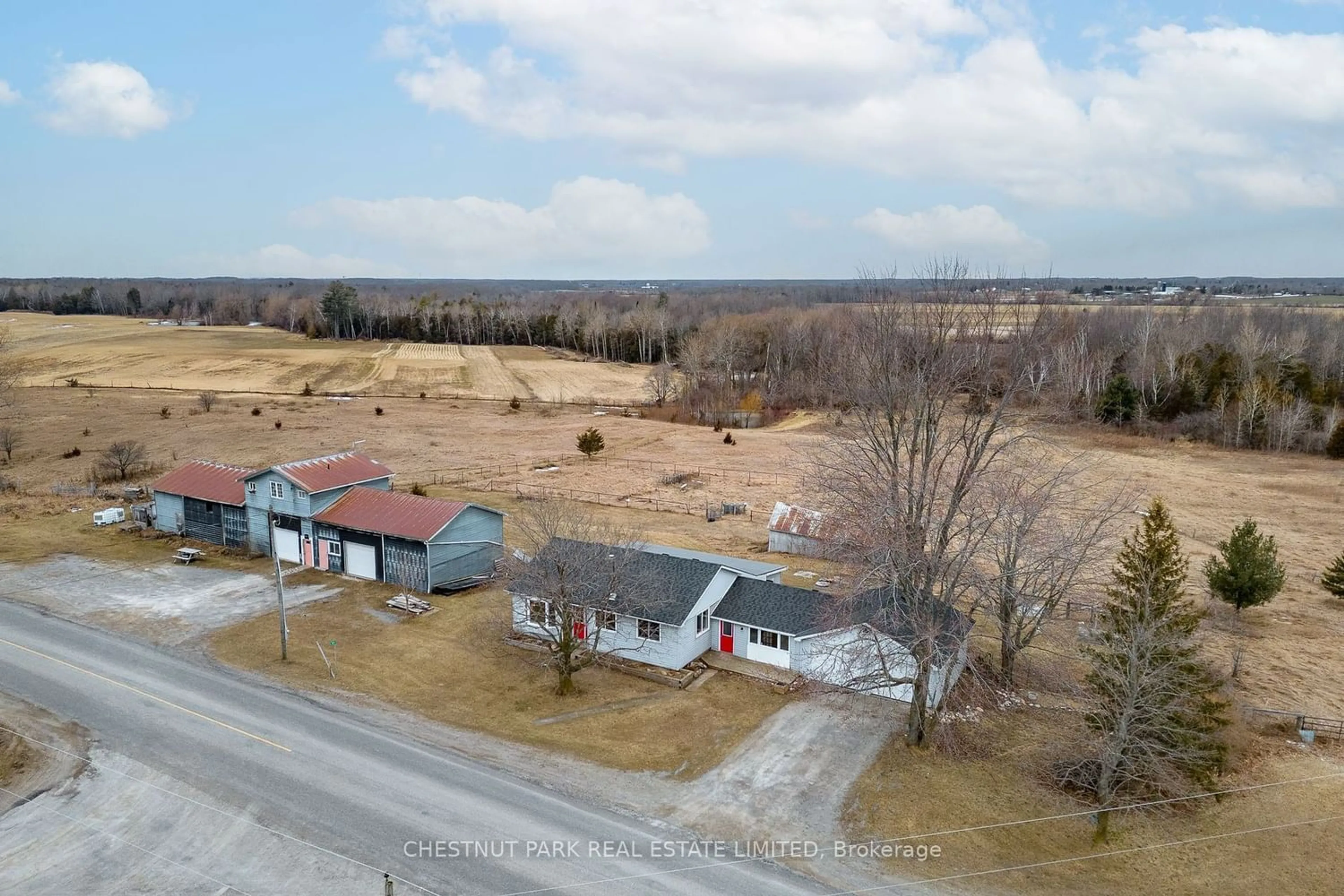 Home with unknown exterior material for 924 Ridge Rd, Prince Edward County Ontario K0K 2T0
