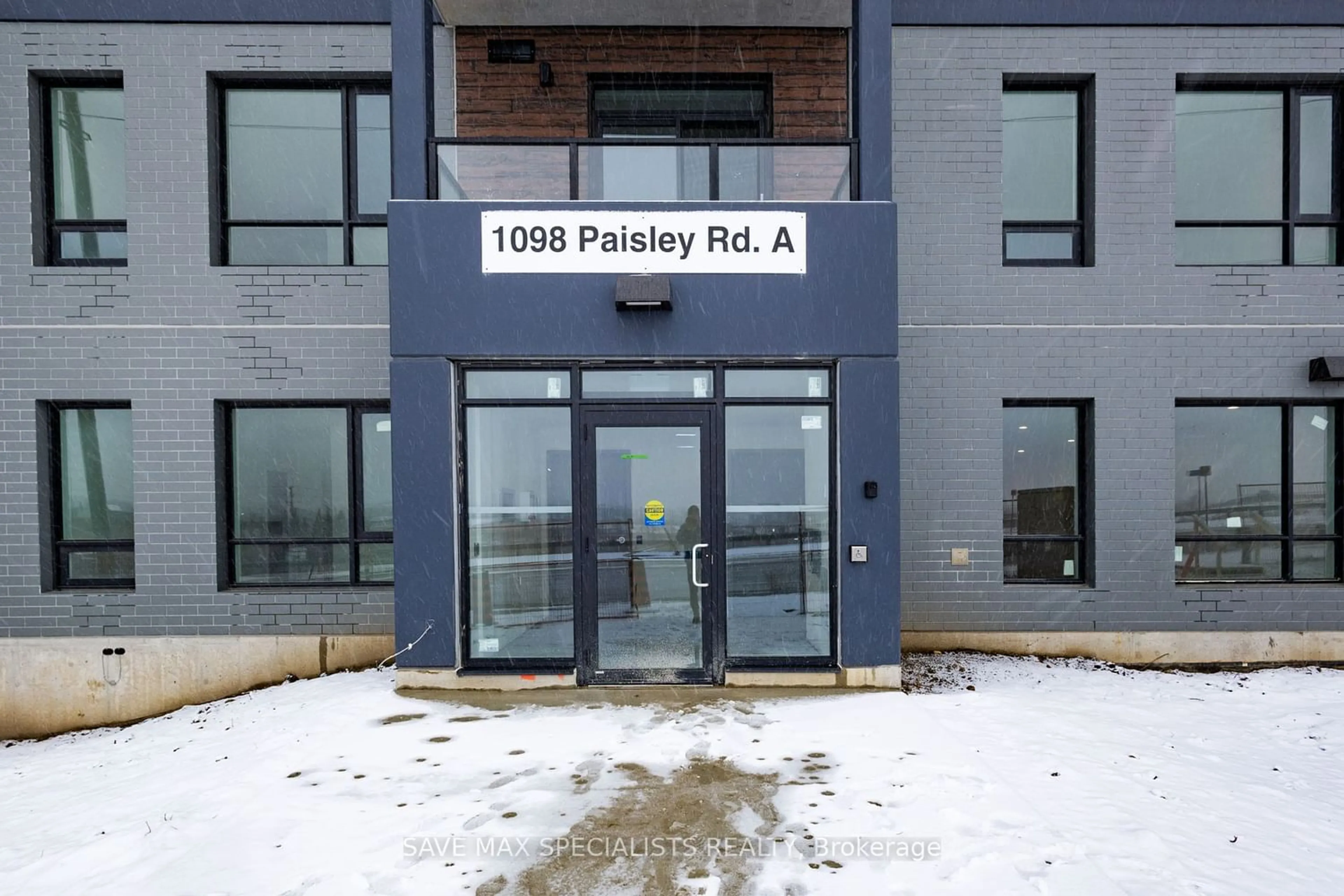 Outside view for 1098 Paisley Rd #407, Guelph Ontario N1K 0E3