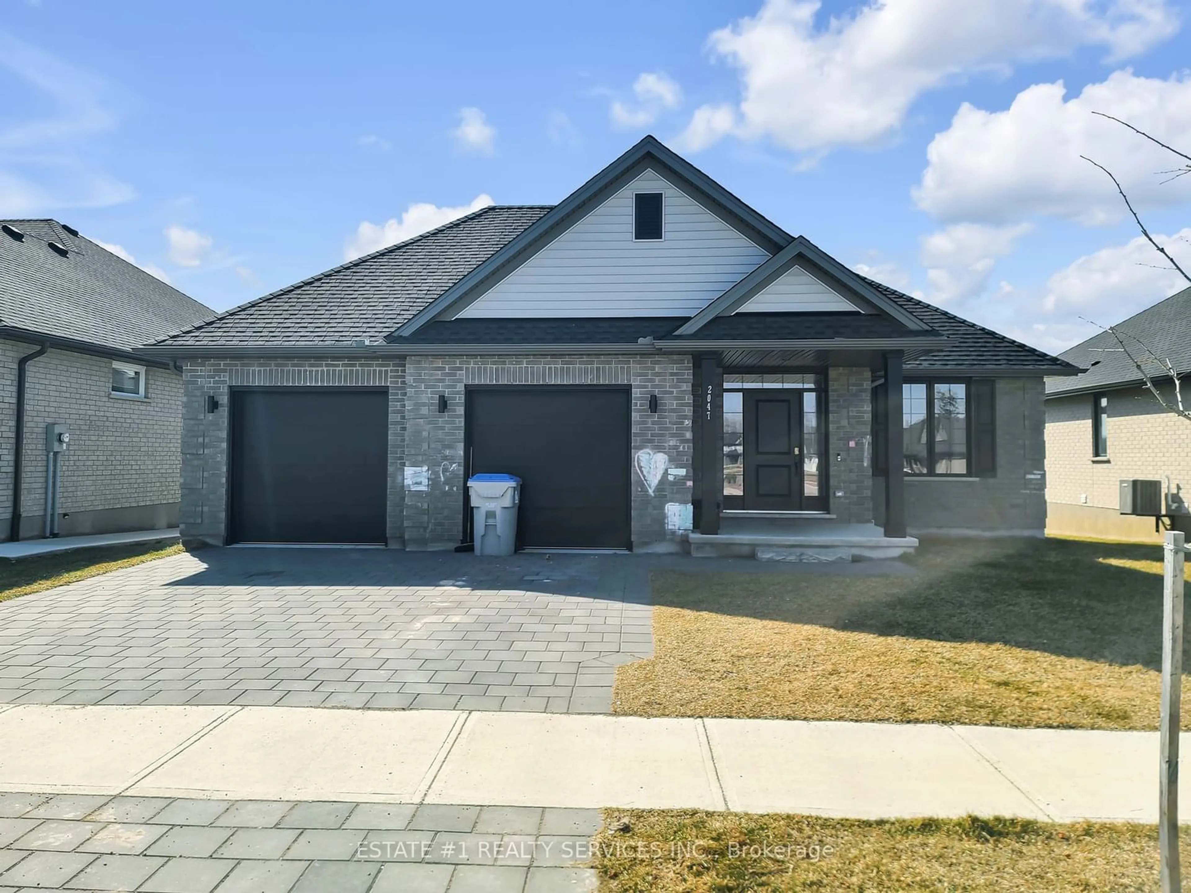 Frontside or backside of a home for 2047 Lockwood Cres, Strathroy-Caradoc Ontario N0L 1W0