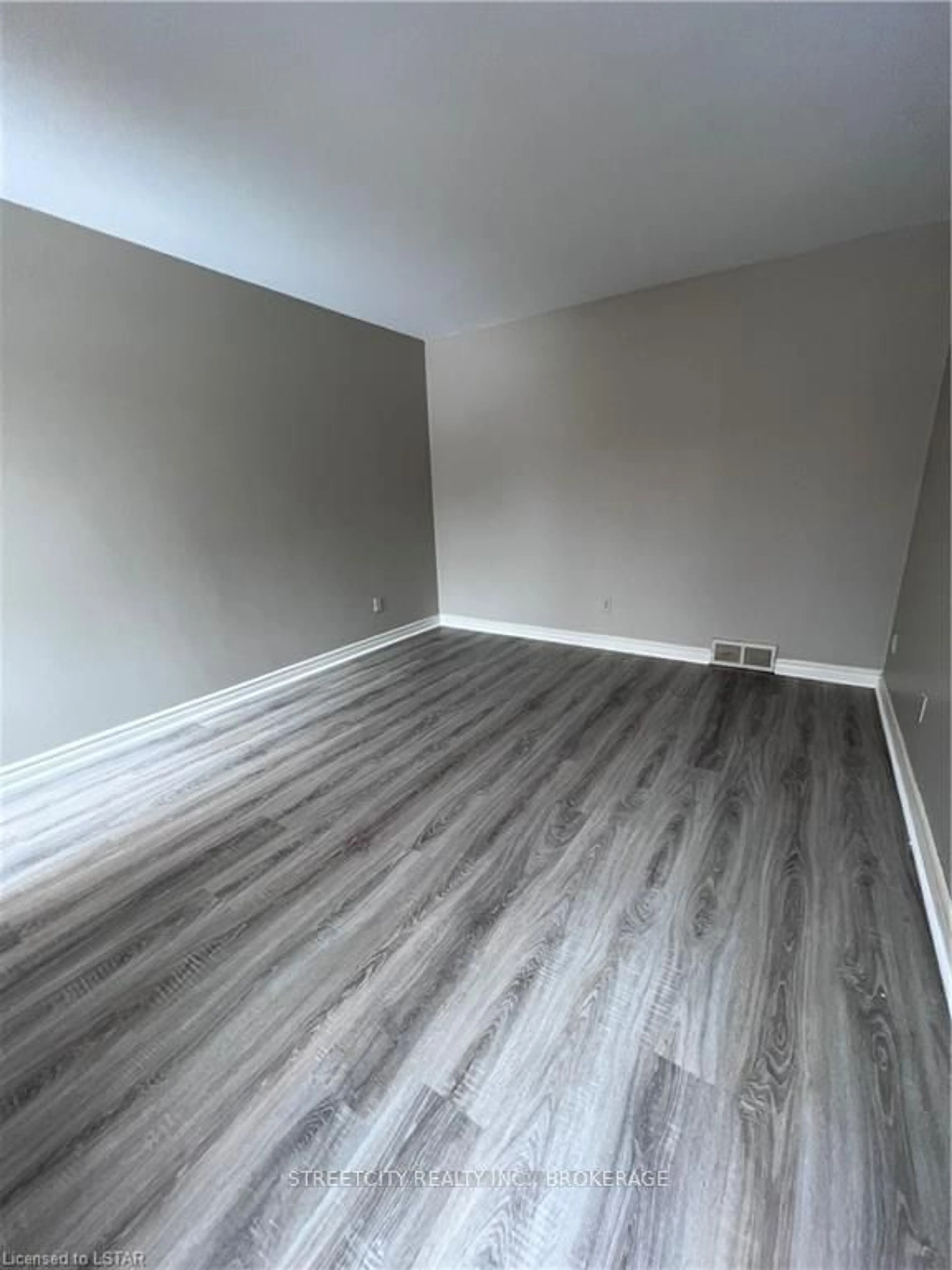 A pic of a room, unknown floor for 70 SUNNYSIDE Dr #51, London Ontario N5X 3W5