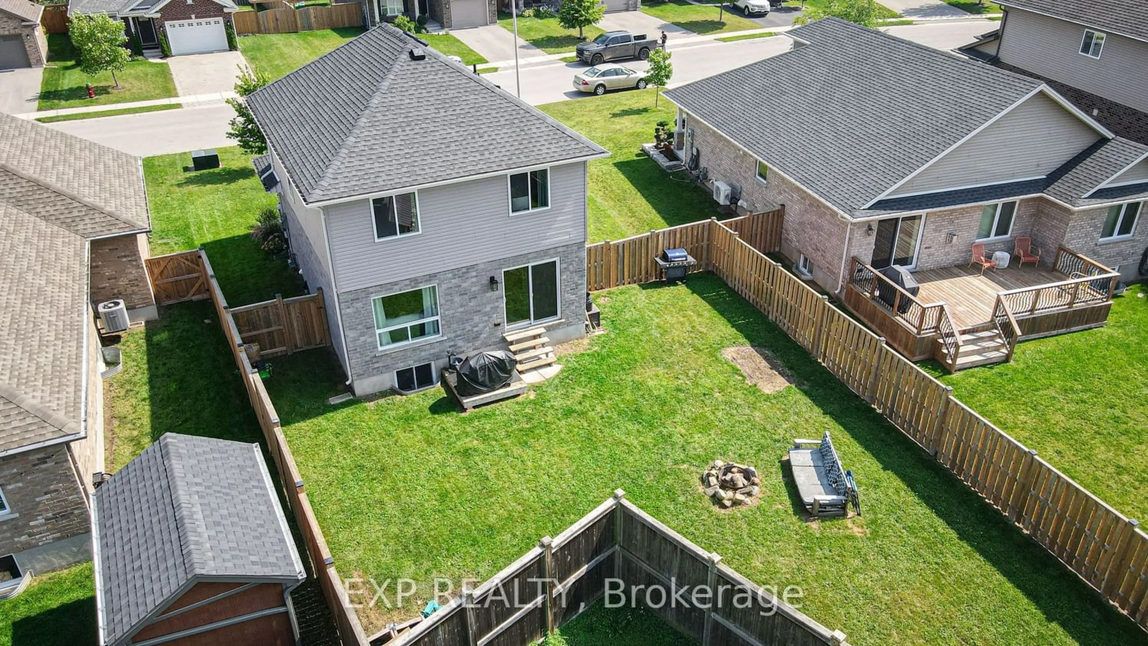 Frontside or backside of a home for 166 Tarry Pkwy, Aylmer Ontario N5H 3E1
