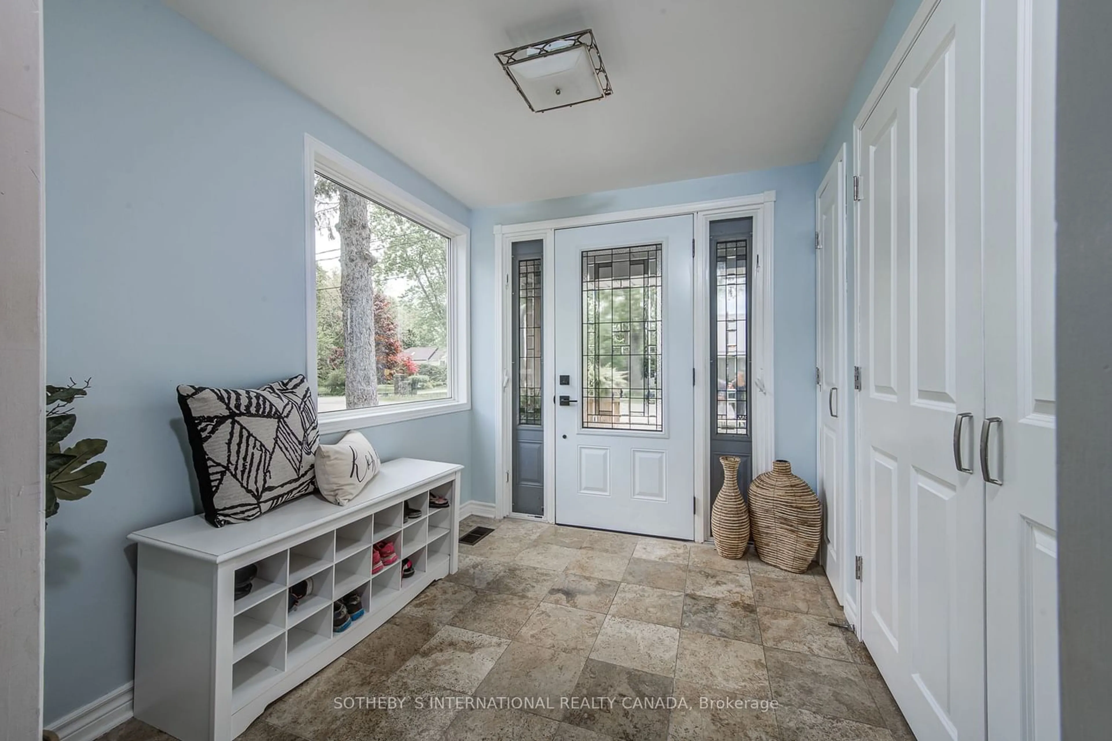 Indoor entryway for 406 Nelson St, Norfolk Ontario N0A 1N0