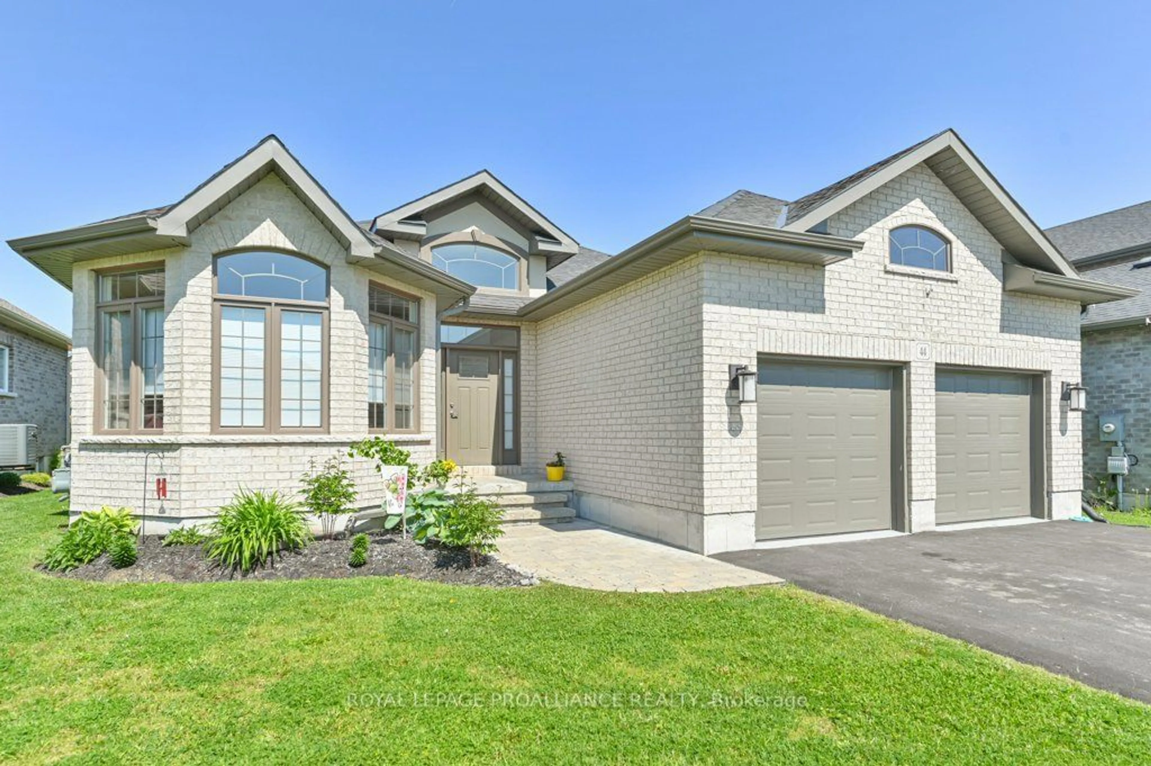 Frontside or backside of a home for 44 Stonecrest Blvd, Quinte West Ontario K8R 0A4