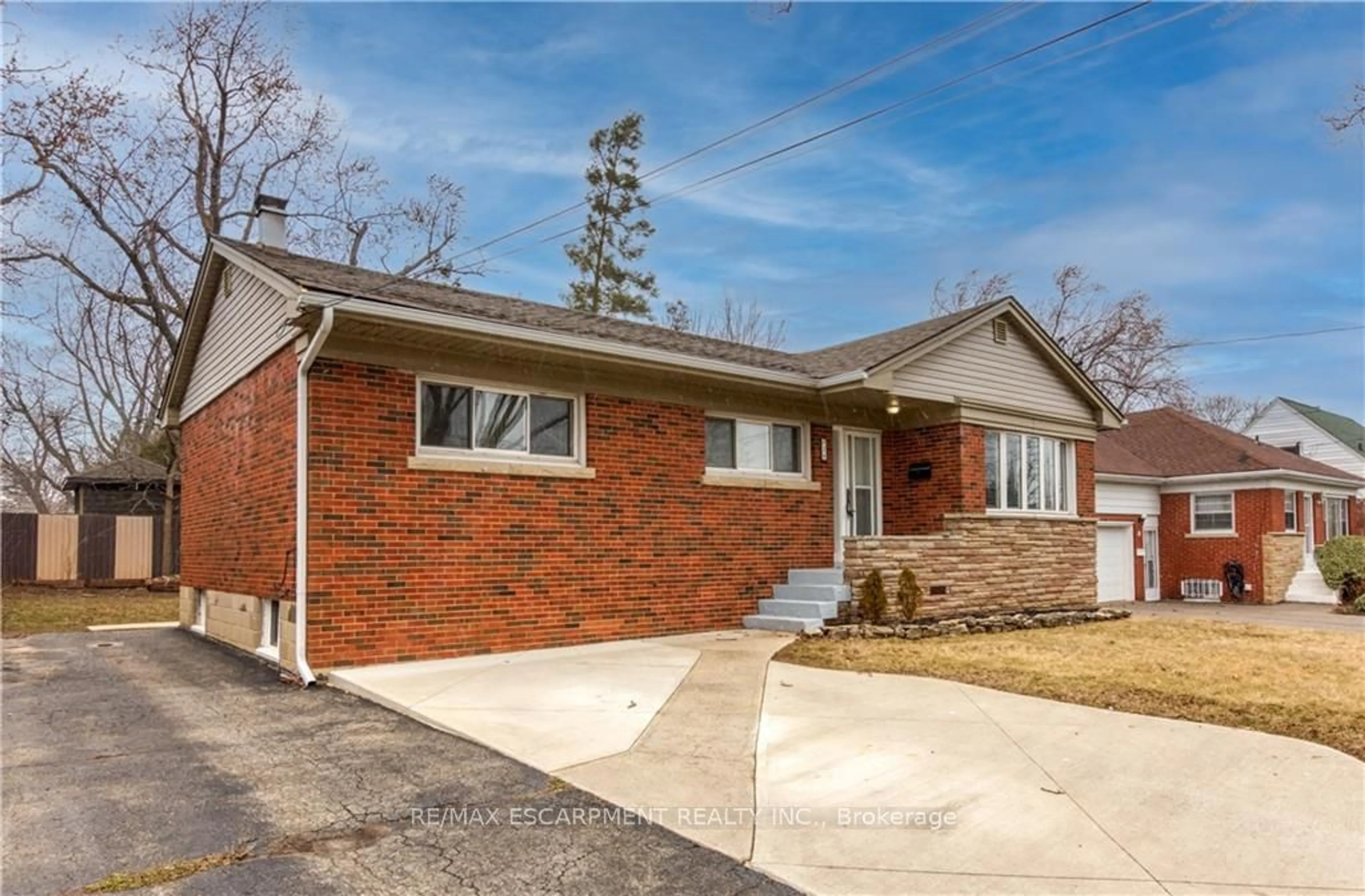 Home with brick exterior material for 39 Bland Ave, Hamilton Ontario L8G 3R2