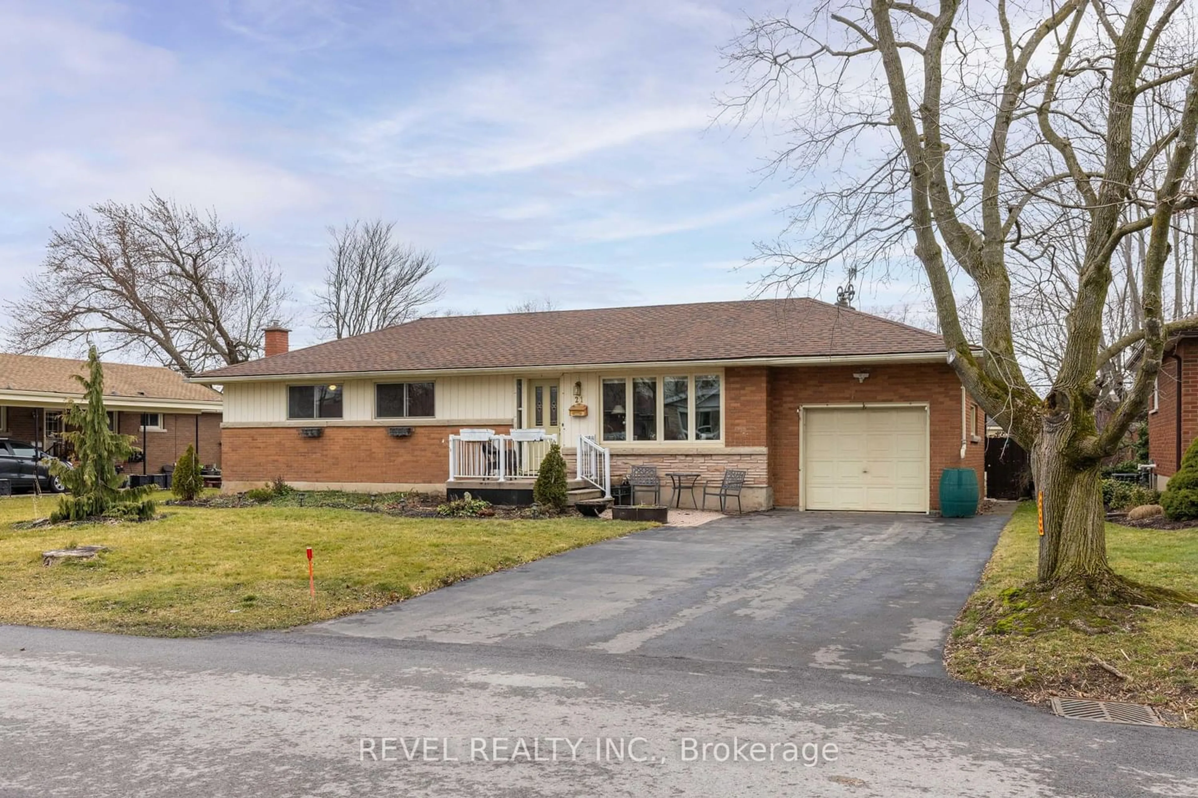 Frontside or backside of a home for 21 Westmount Cres, Welland Ontario L3C 2S5