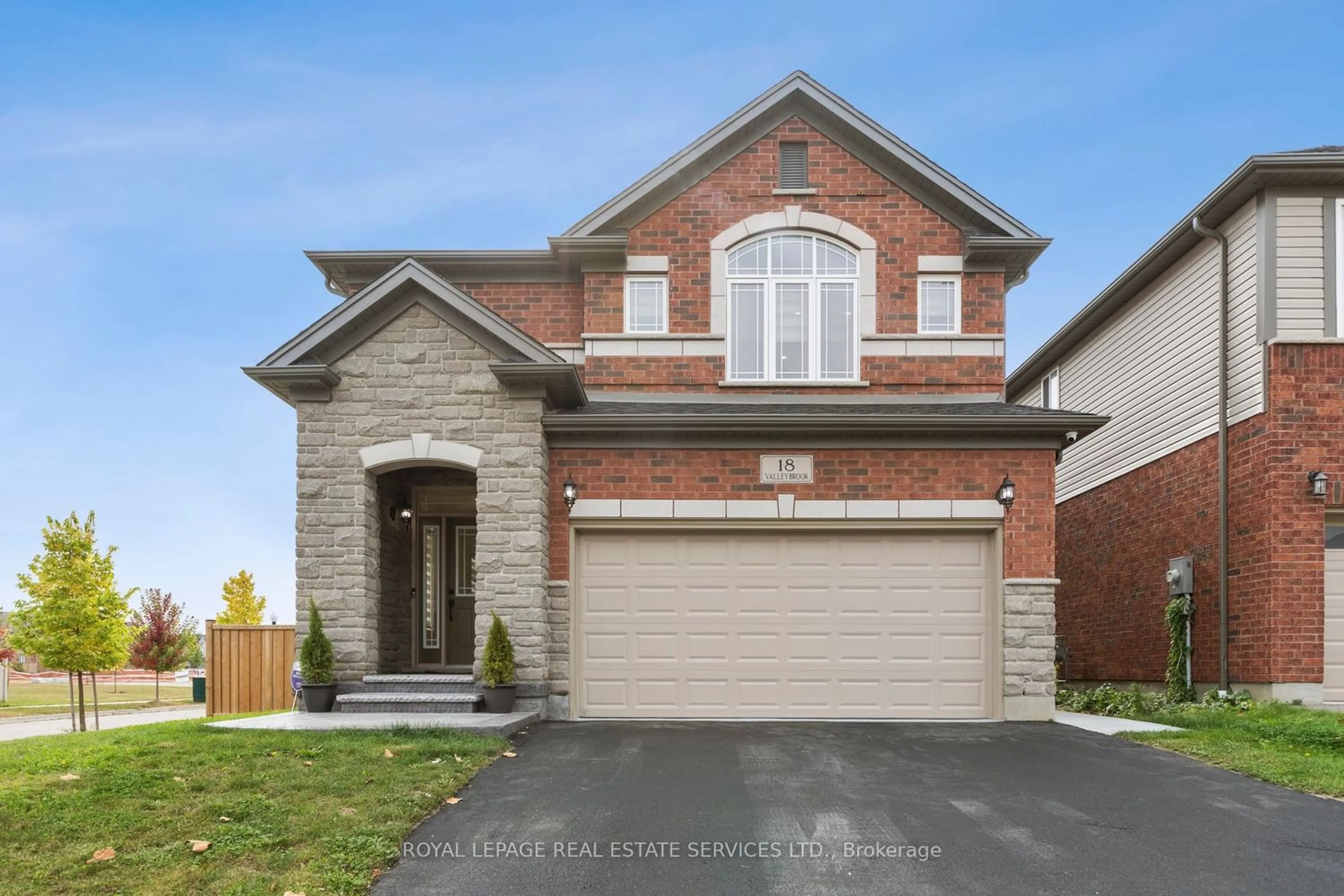 Home with brick exterior material for 18 Valleybrook Dr, Kitchener Ontario N2A 0K1