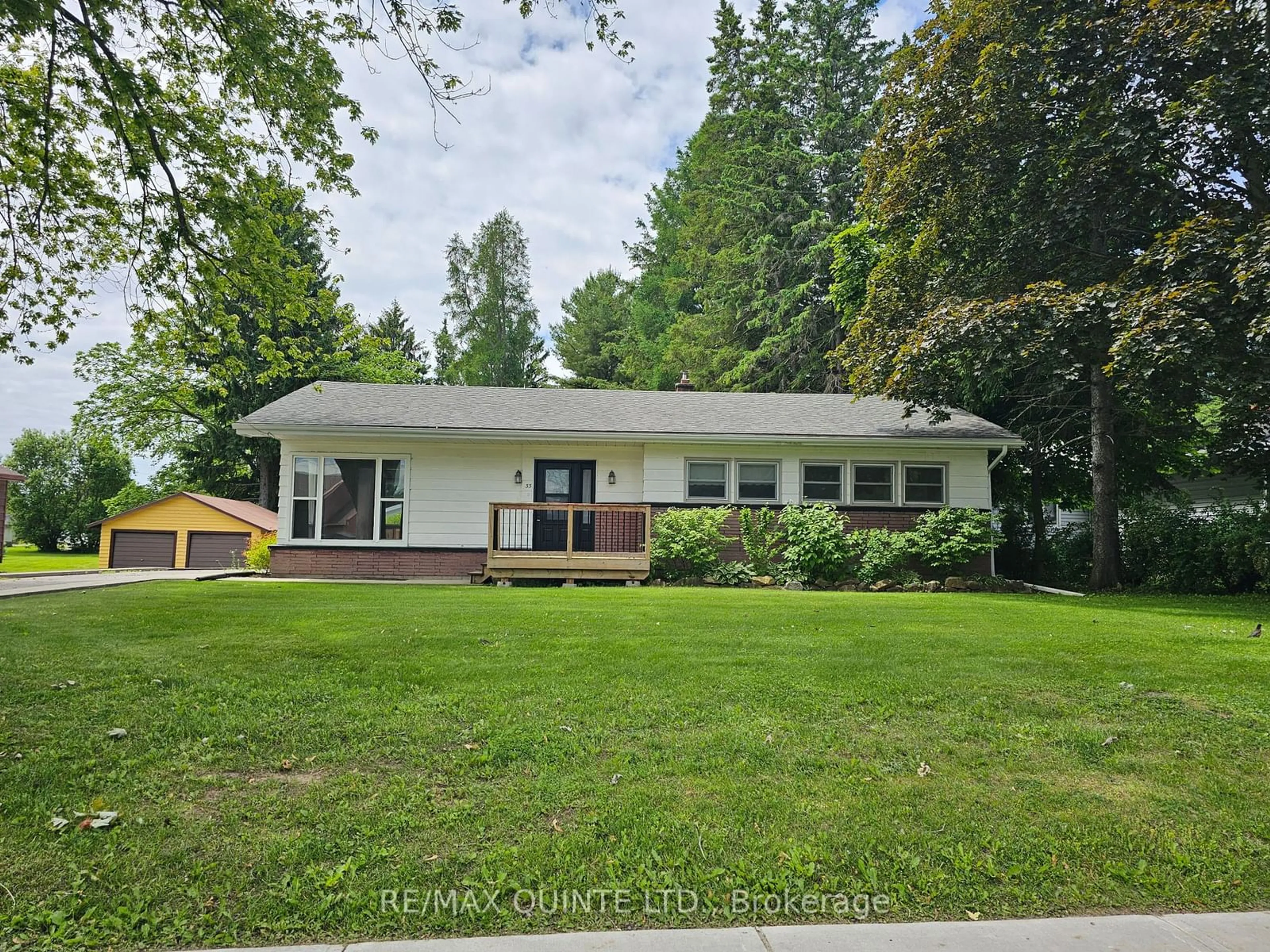 Frontside or backside of a home for 33 Talbot St, Prince Edward County Ontario K0K 2T0