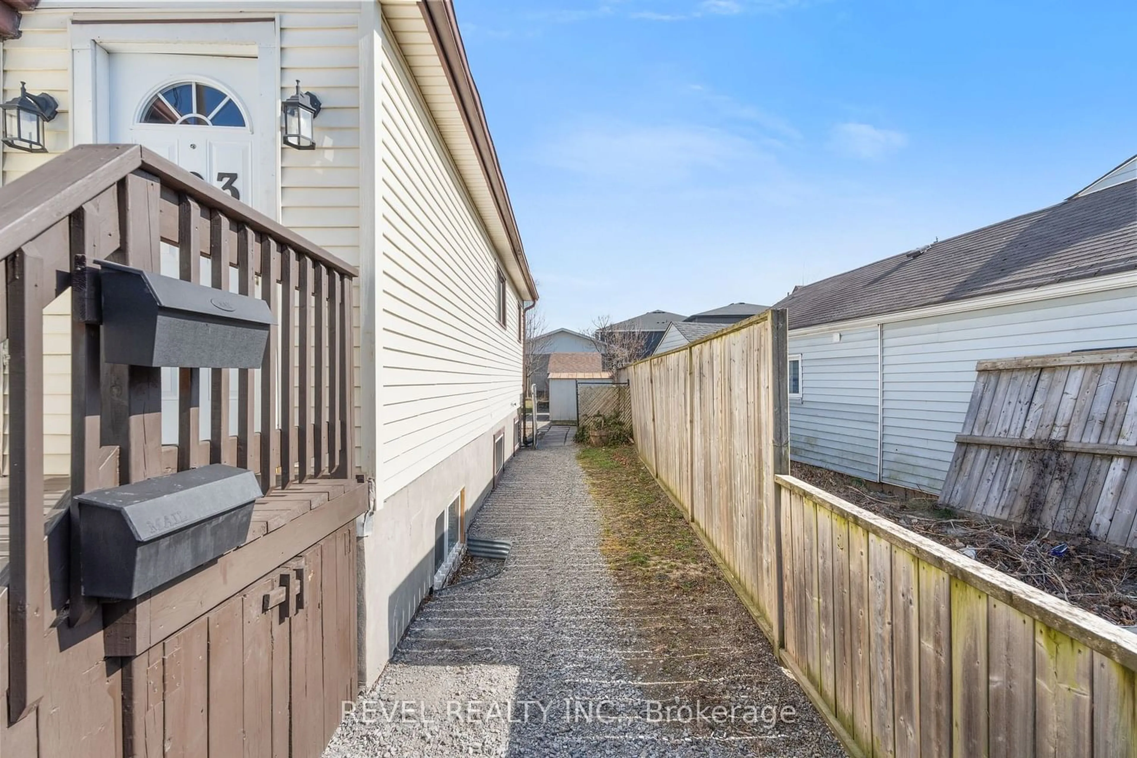 Fenced yard for 103 Powerview Ave, St. Catharines Ontario L2S 1X3
