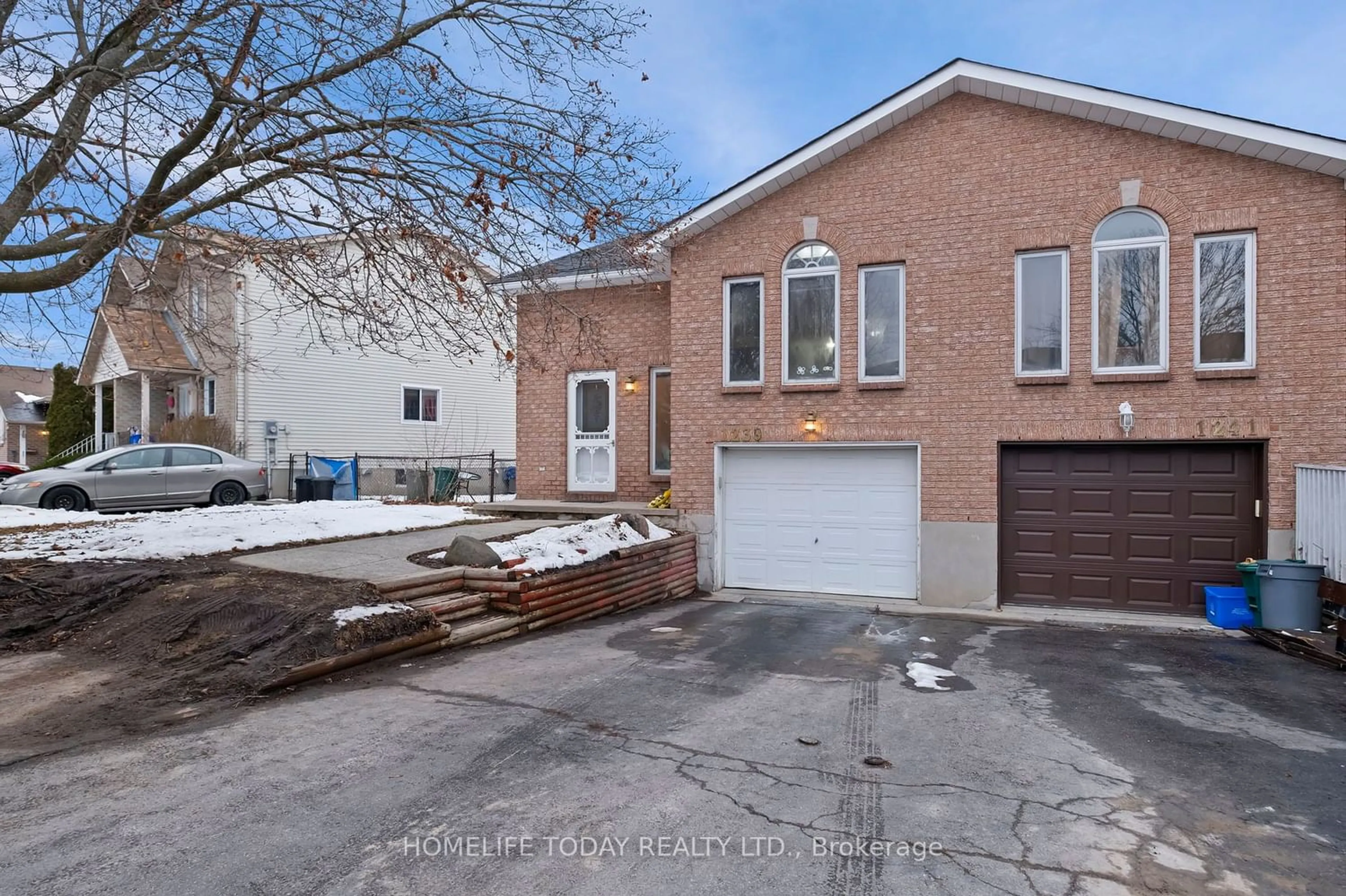 A pic from exterior of the house or condo for 1239 Brackenwood Cres, Kingston Ontario K7P 2W1