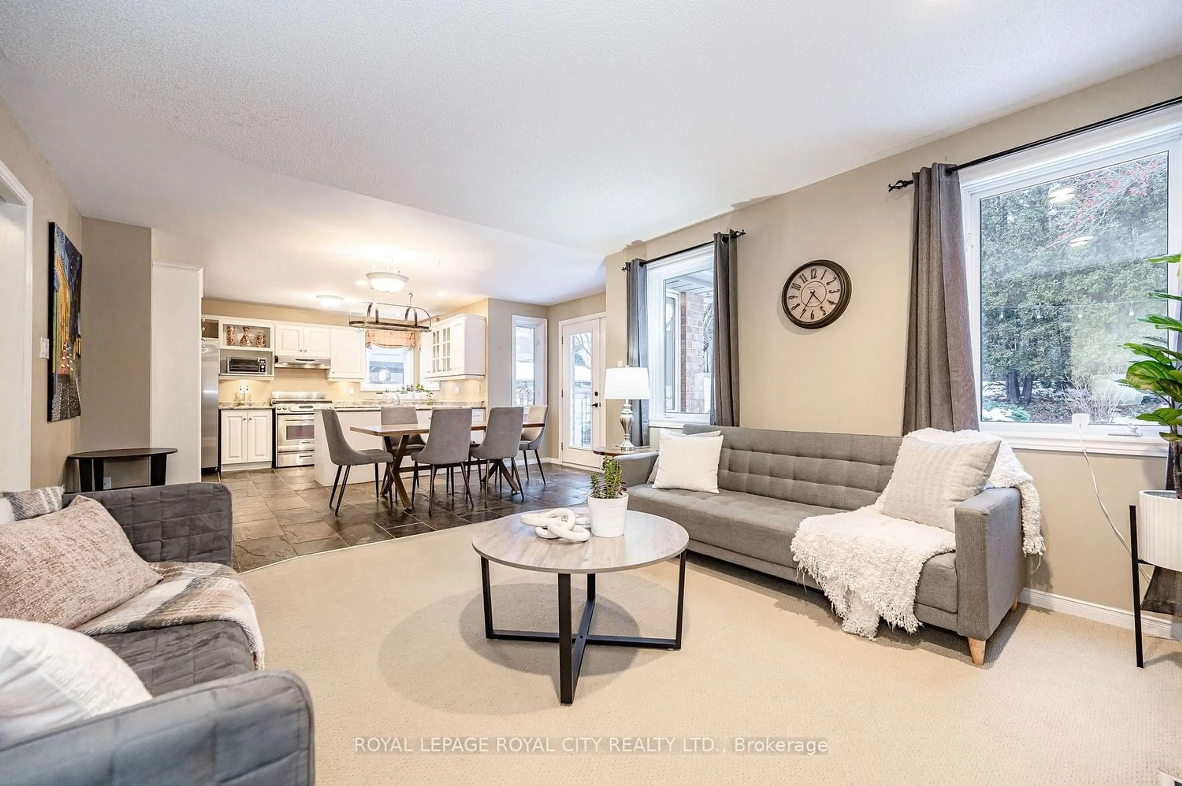 Living room for 42 Peartree Cres, Guelph Ontario N1H 8J2