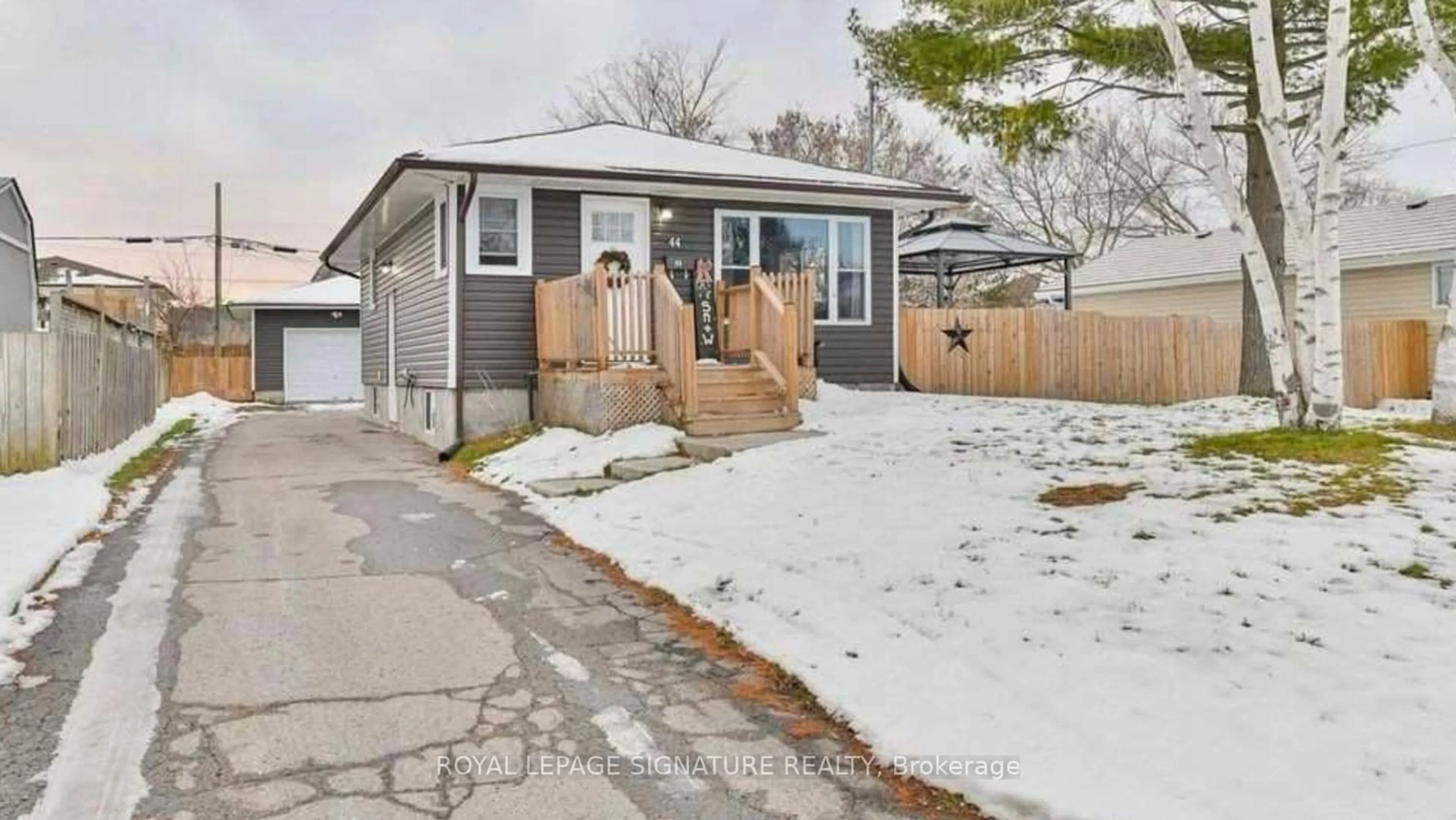Frontside or backside of a home for 44 Leopold St, Quinte West Ontario K8V 2K2