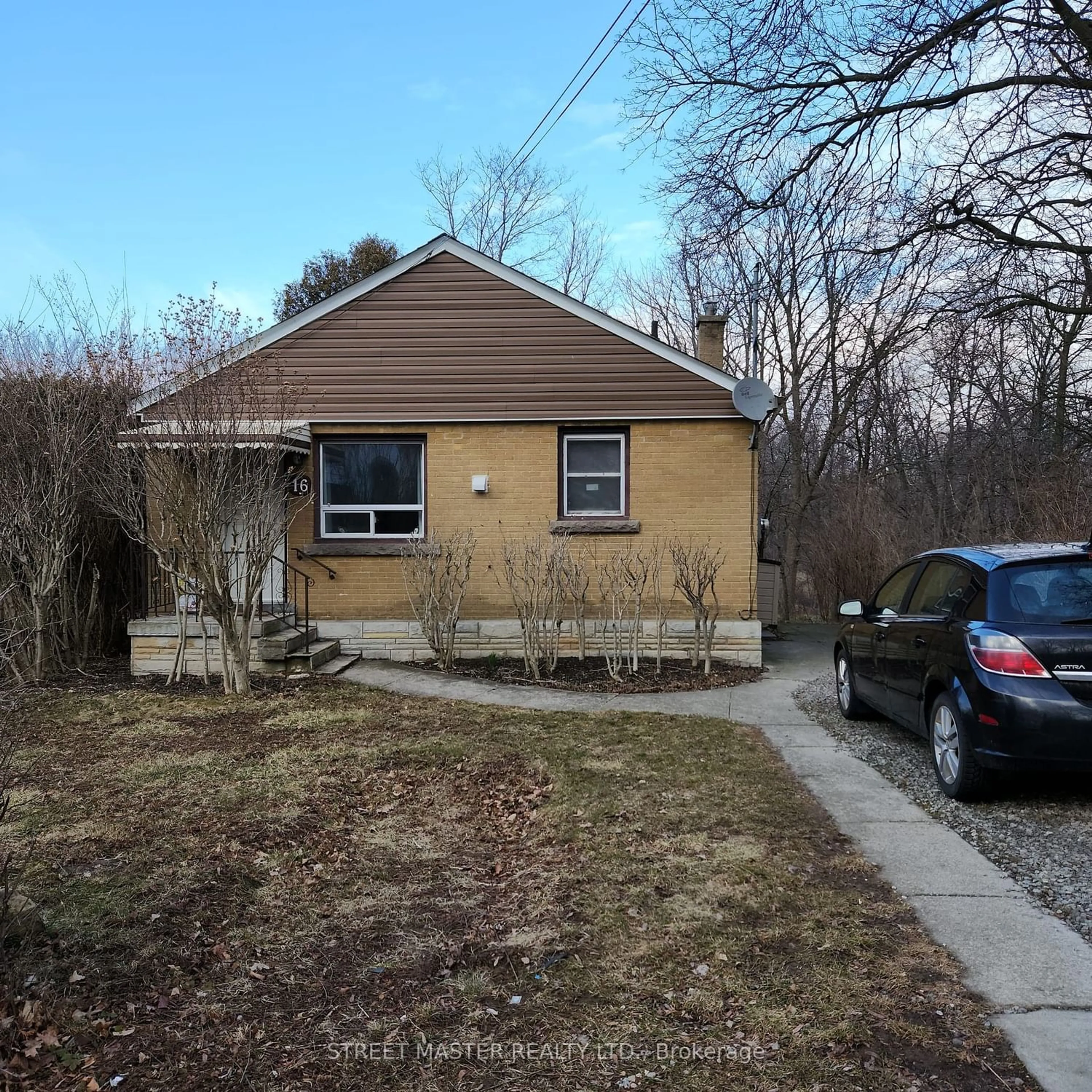 Frontside or backside of a home for 16 Ainslie Ave, Hamilton Ontario L8S 2J3