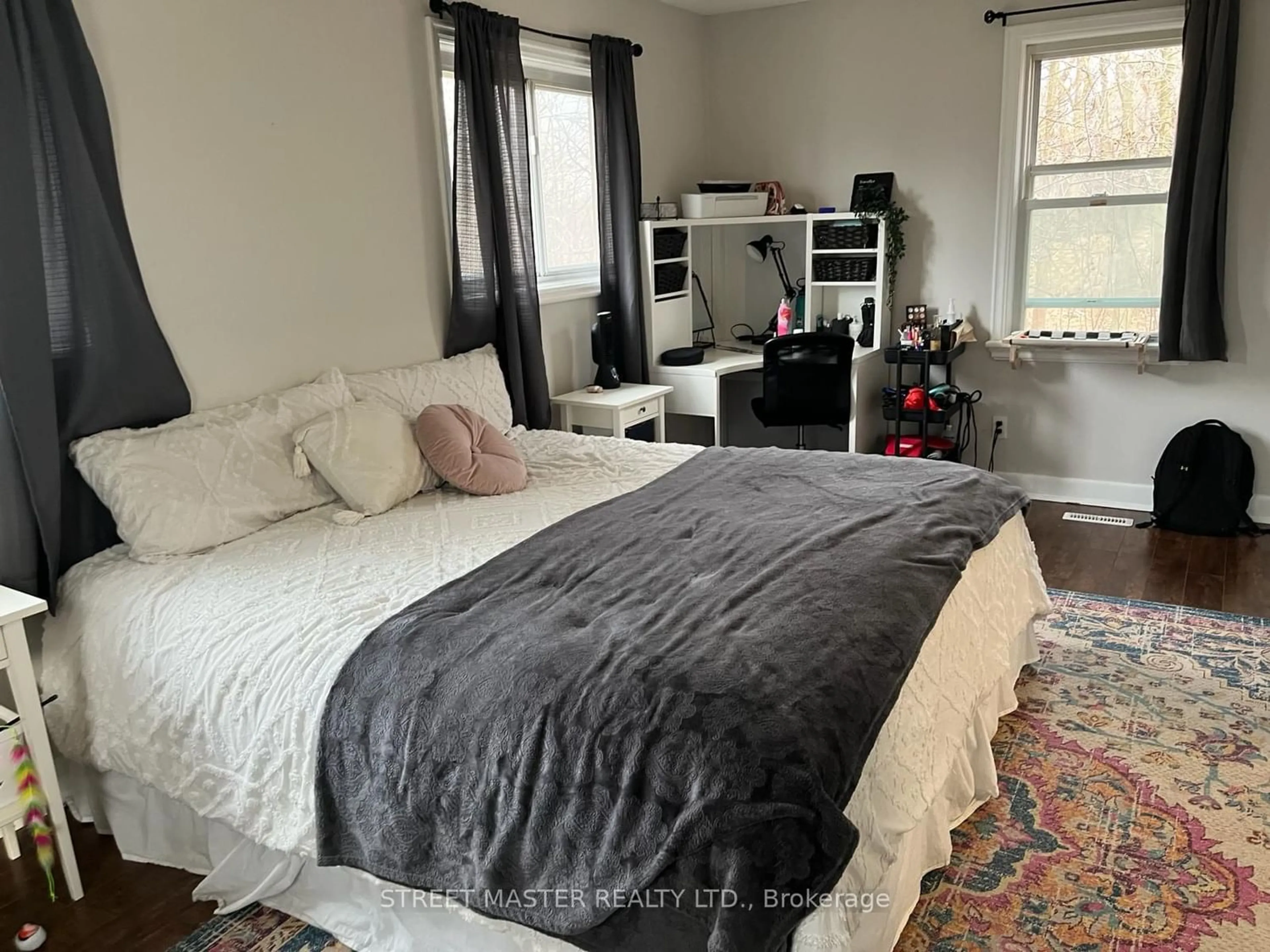 A pic of a room for 16 Ainslie Ave, Hamilton Ontario L8S 2J3