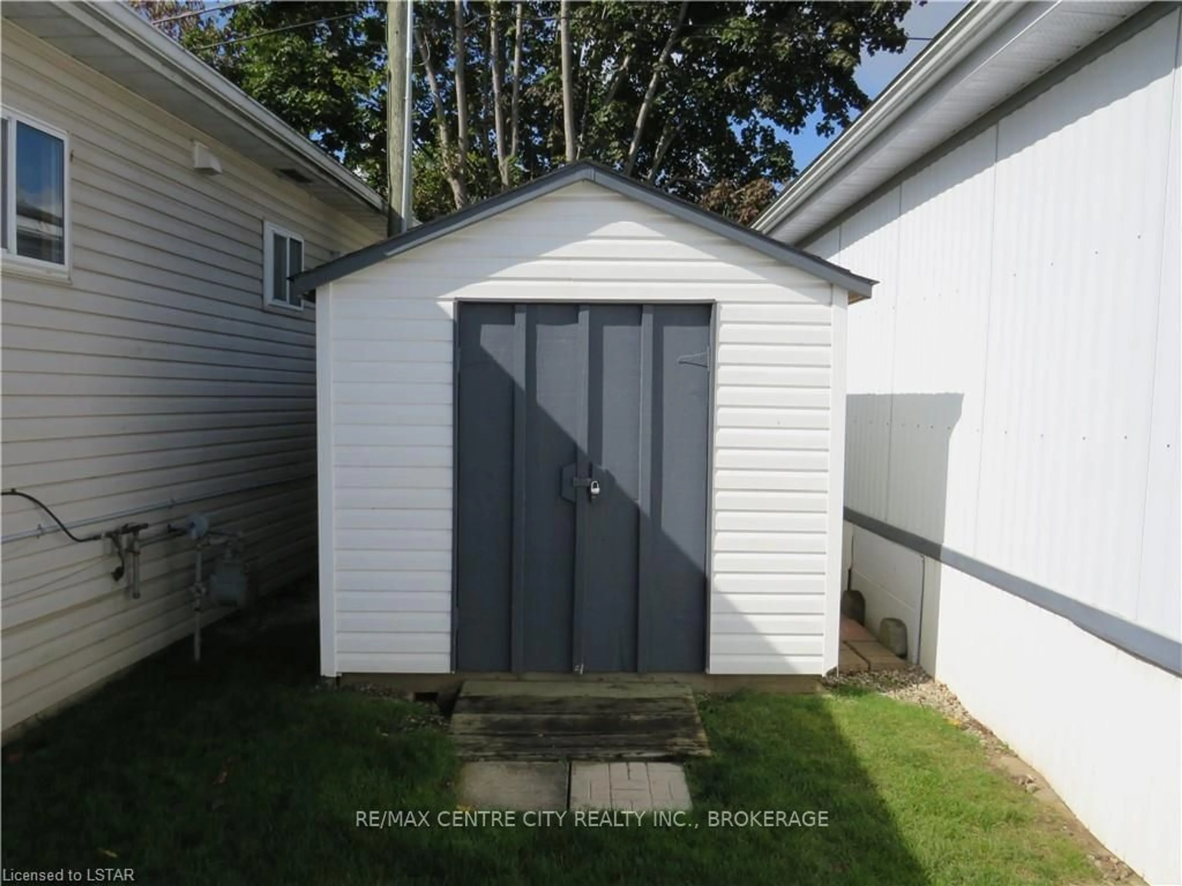 Shed for 198 Springbank Dr #121, London Ontario N6J 1G1