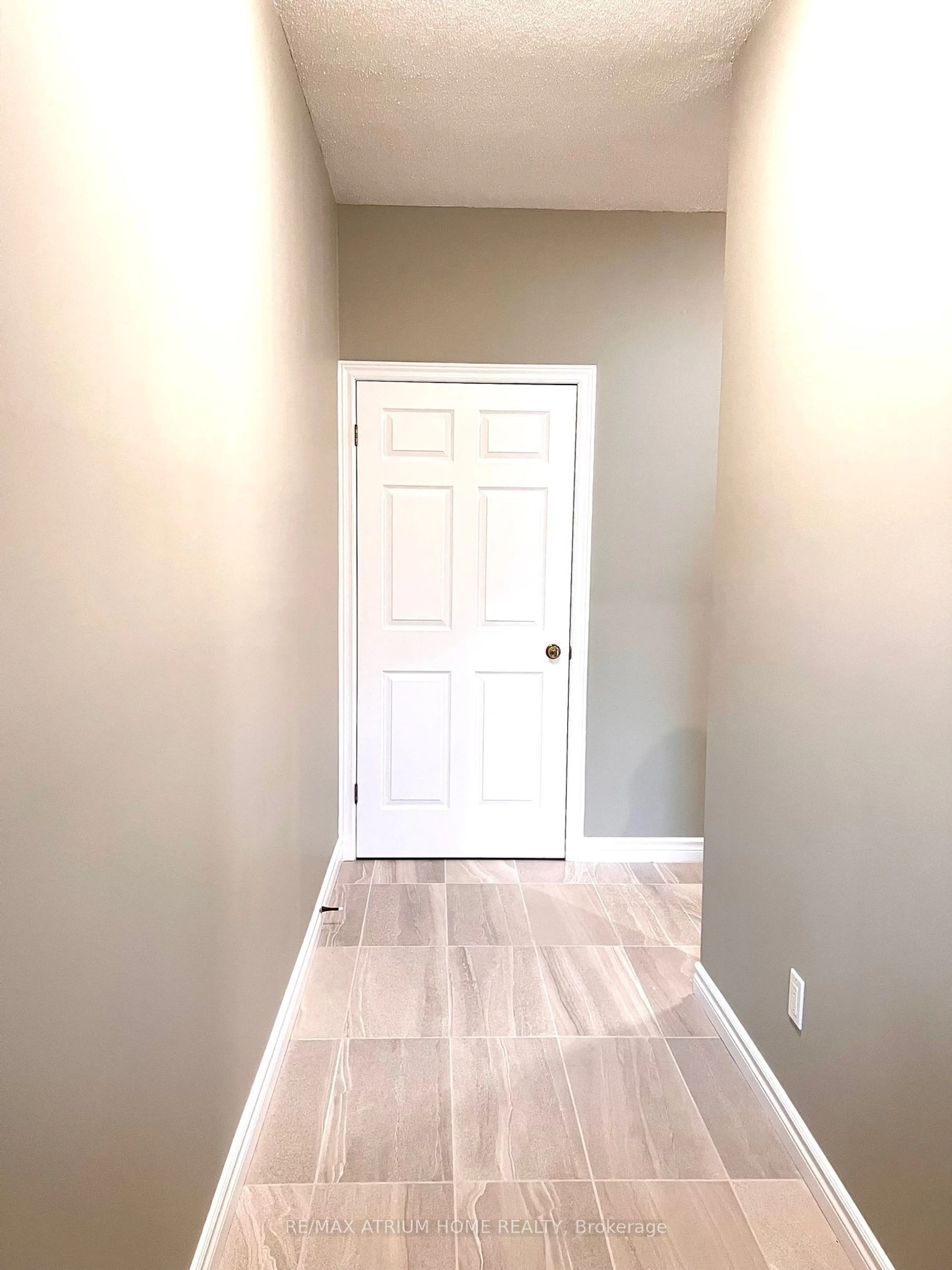 Indoor entryway for 1570 Richmond St #Unit 21, London Ontario N6G 4W2