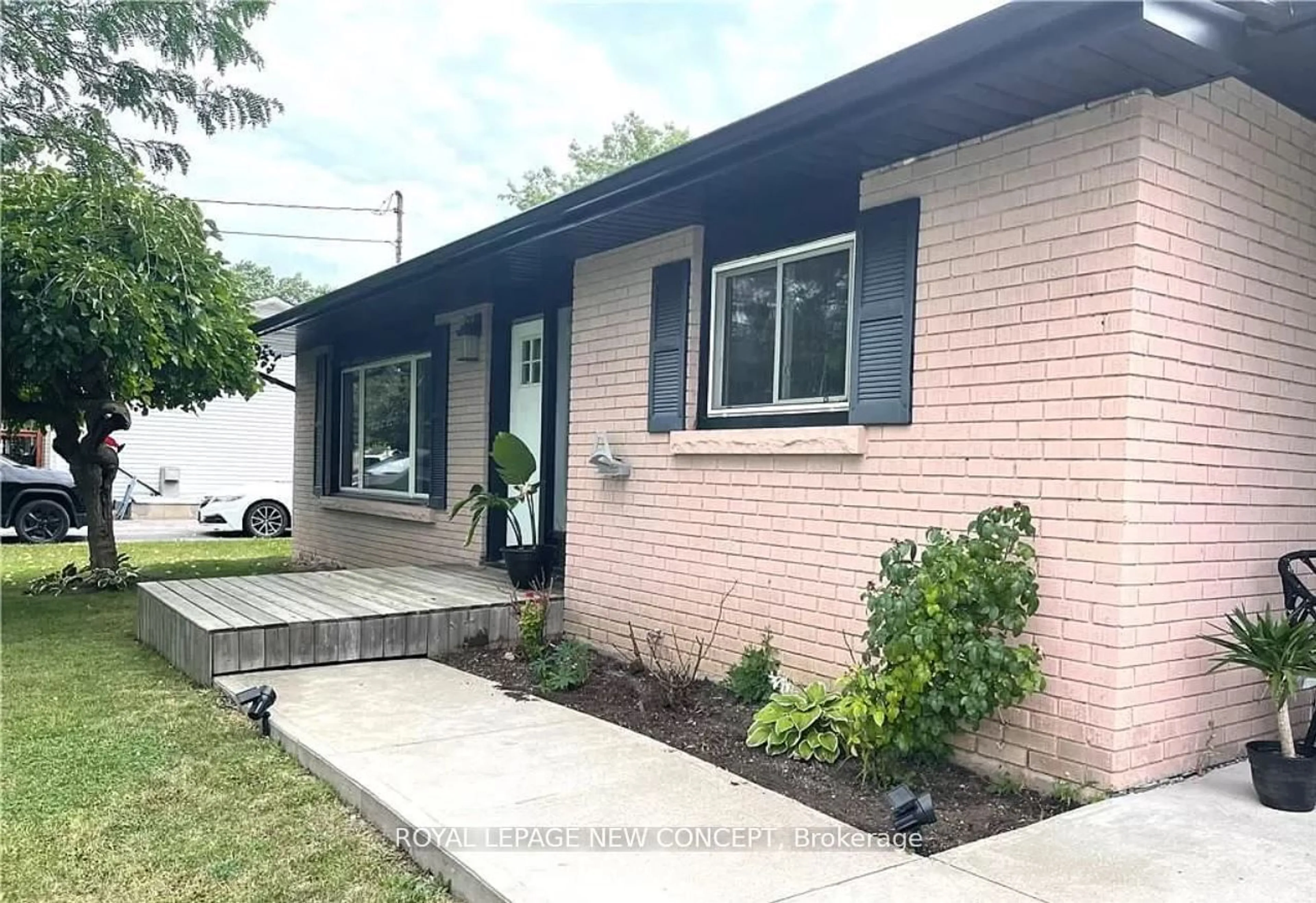 Home with brick exterior material for 3522 Edinburgh Rd, Fort Erie Ontario L0S 1J0