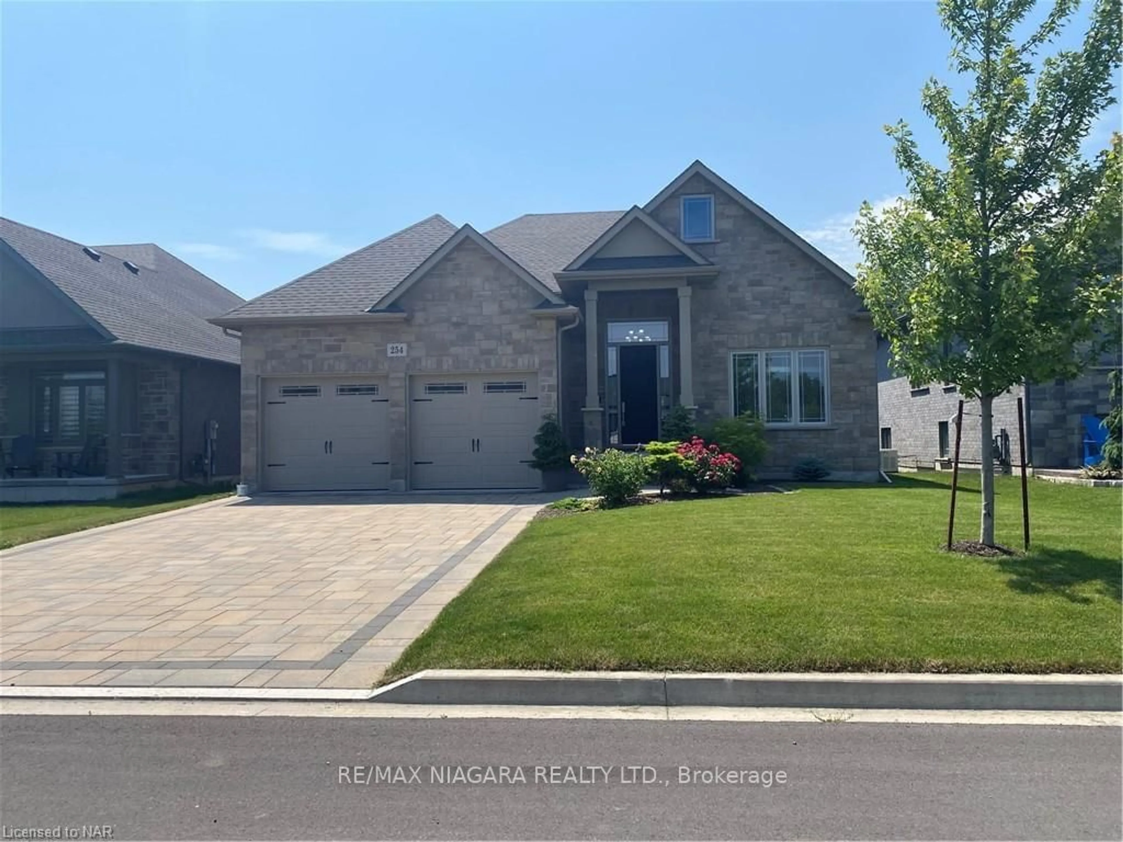 Frontside or backside of a home, the street view for 254 Lancaster Dr, Port Colborne Ontario L3K 0A8