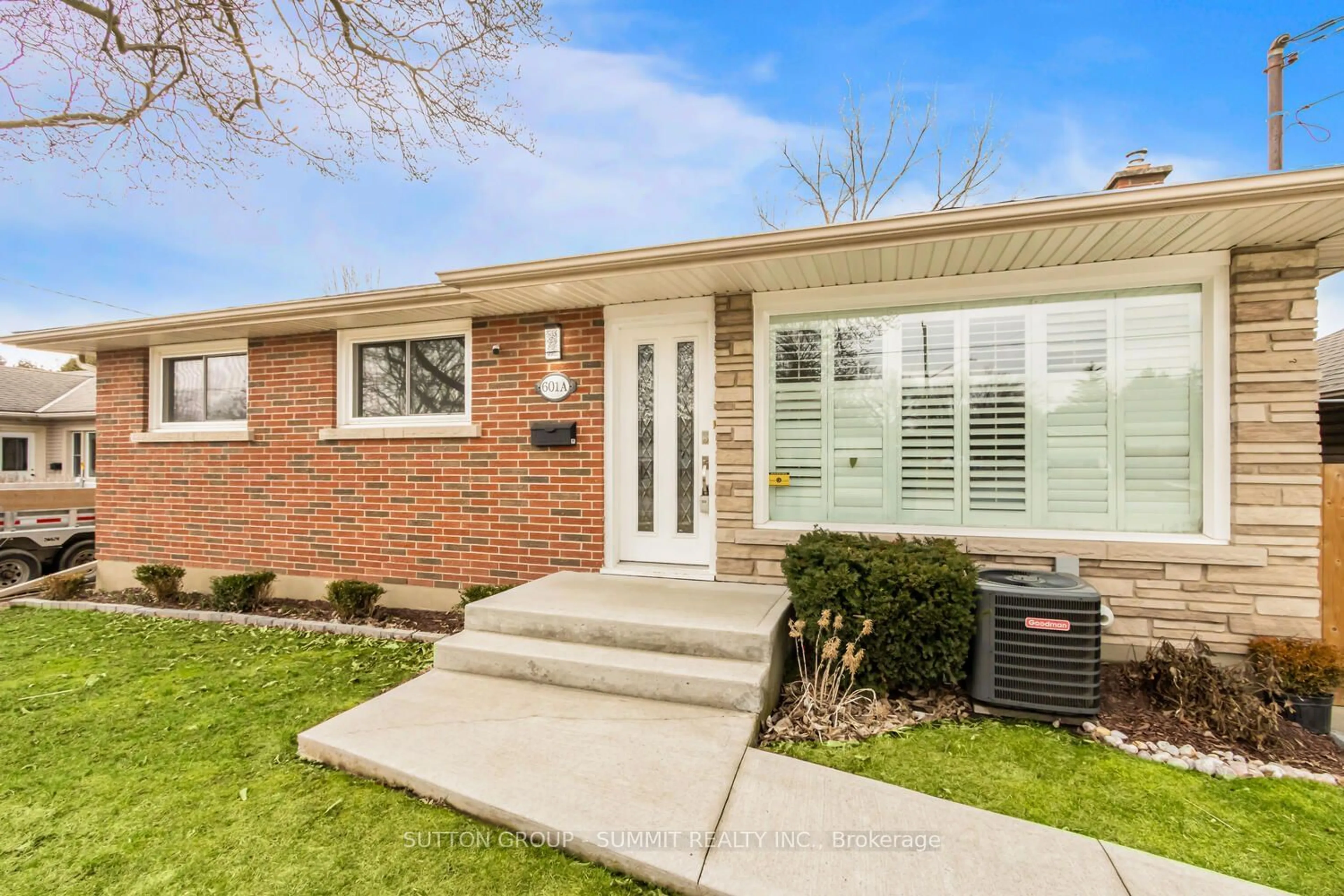 Home with brick exterior material for 601 Geneva St, St. Catharines Ontario L2N 2J3