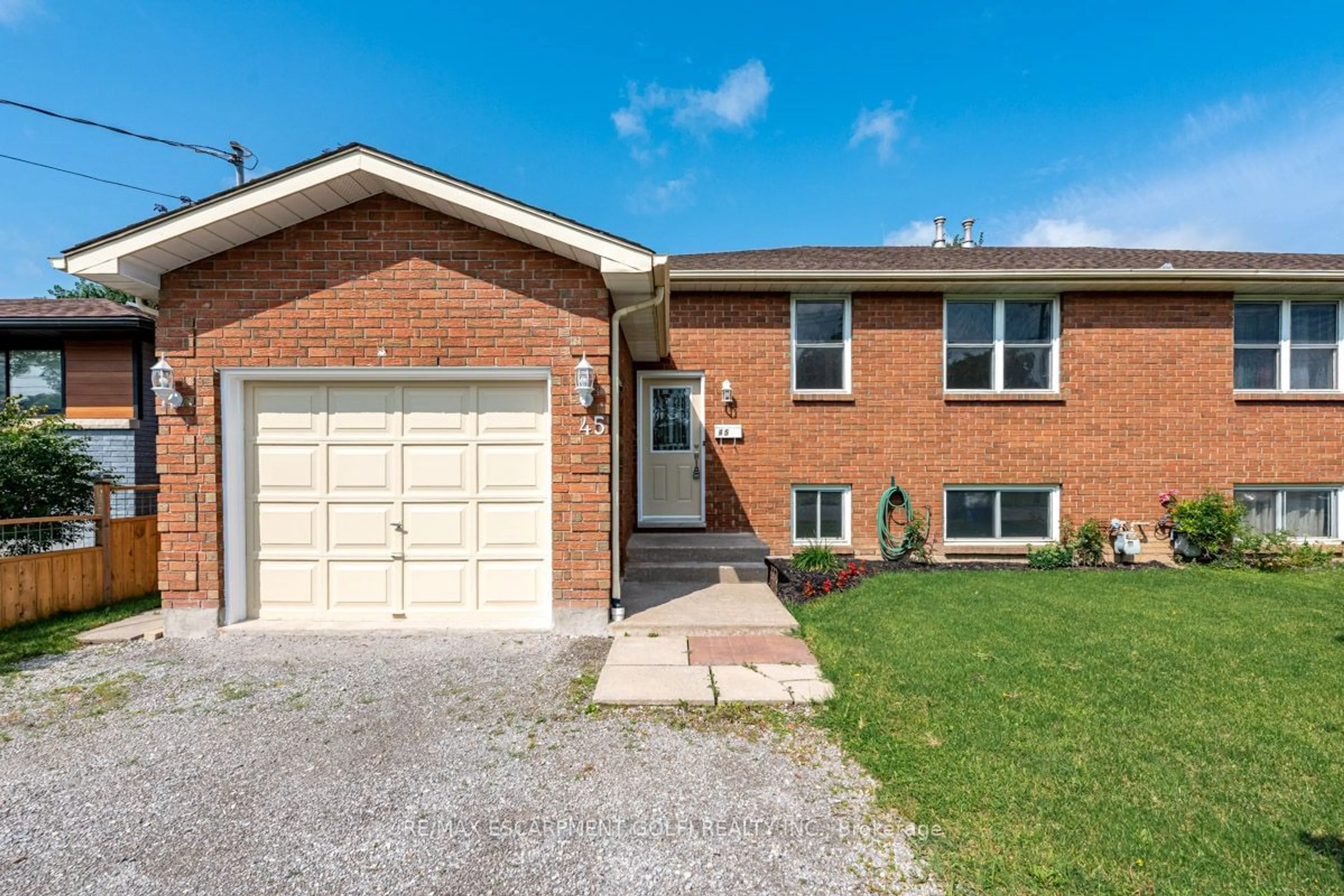 Home with brick exterior material for 45 Louth St, St. Catharines Ontario L2S 2T6