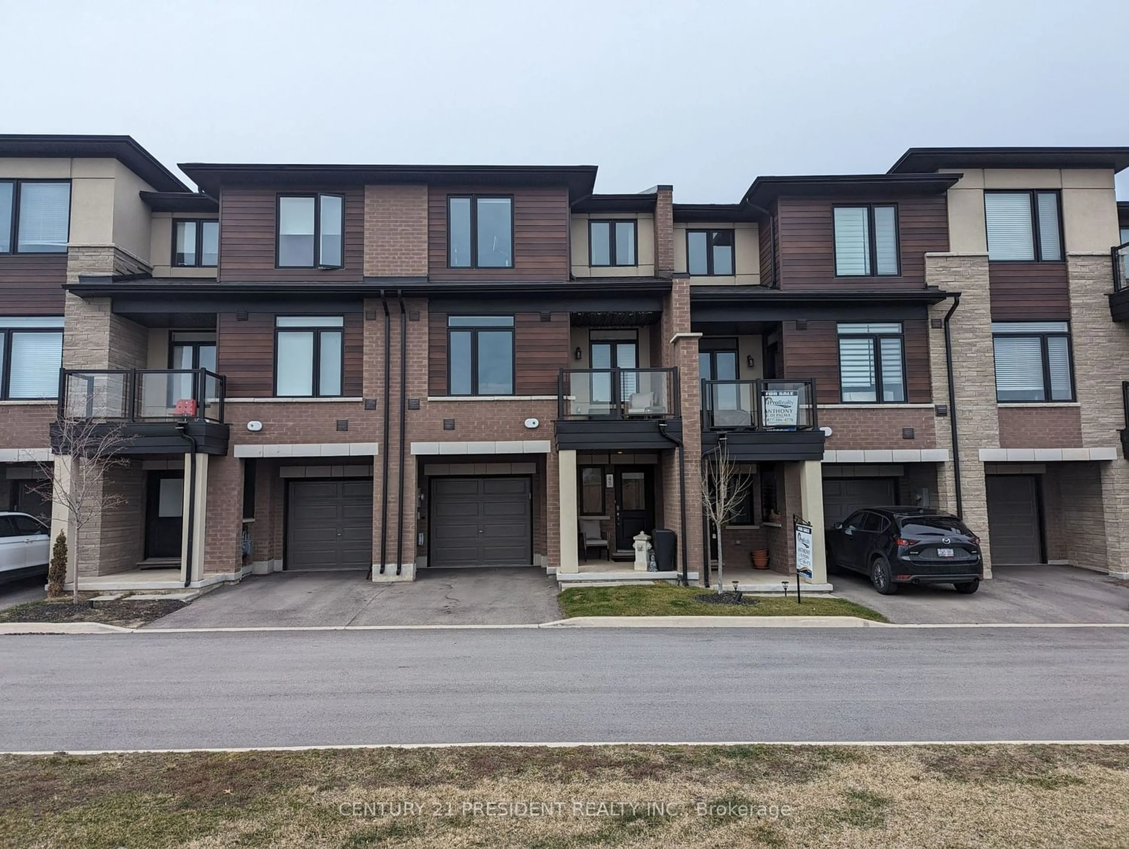 A pic from exterior of the house or condo for 590 North Service Rd #45, Hamilton Ontario L8E 0K5