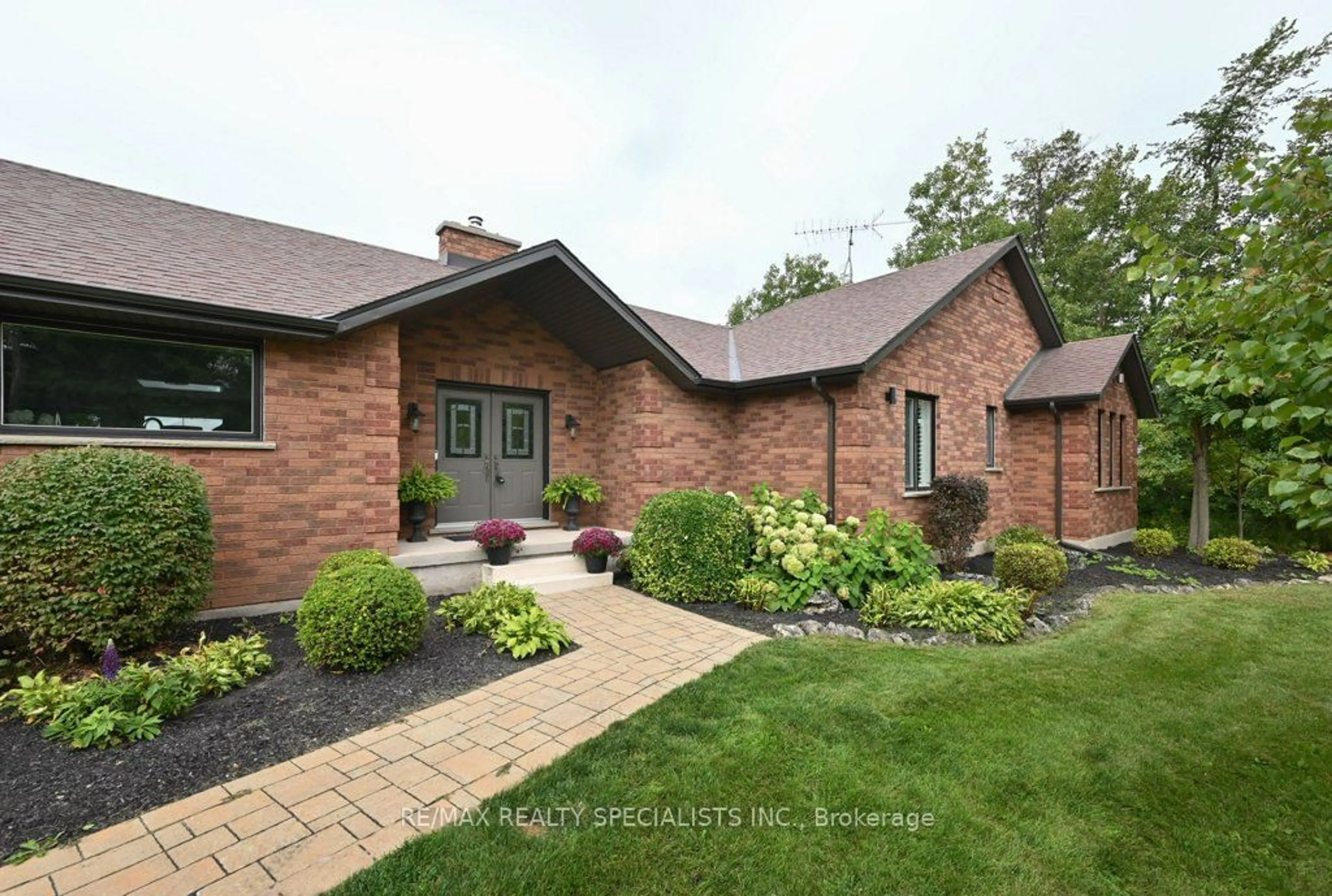 Home with brick exterior material for 9342 9 Sdrd, Erin Ontario N0B 1T0
