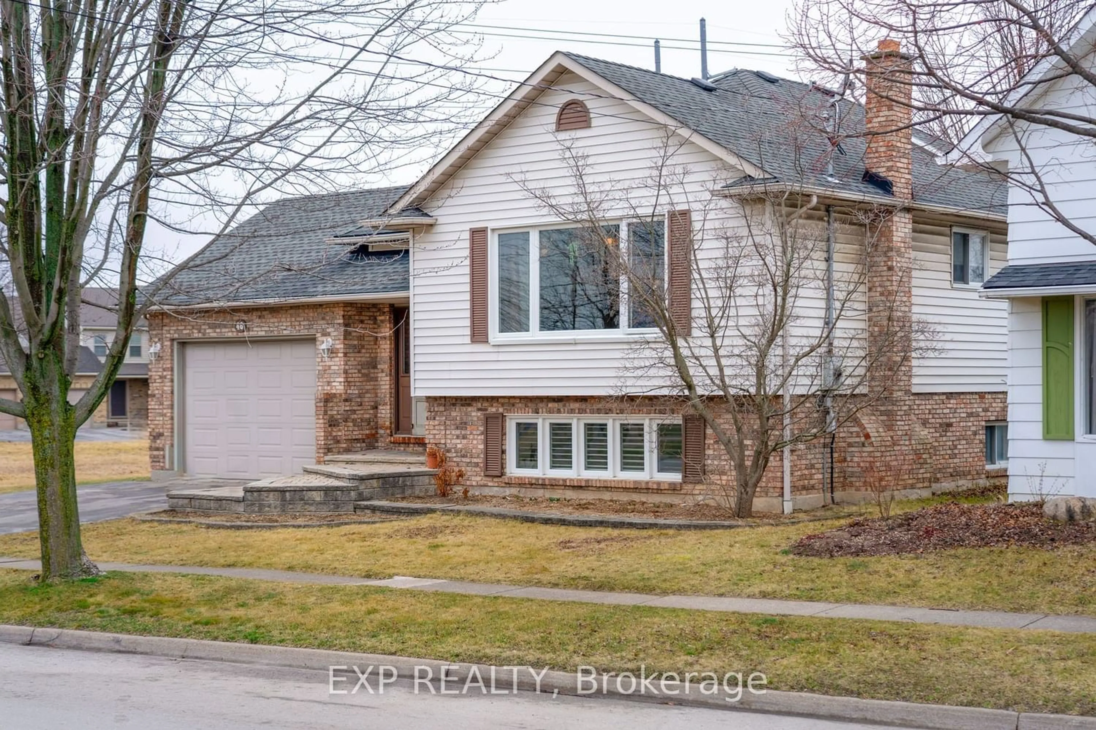 Frontside or backside of a home for 46 Grapeview Dr, St. Catharines Ontario L2R 6P9