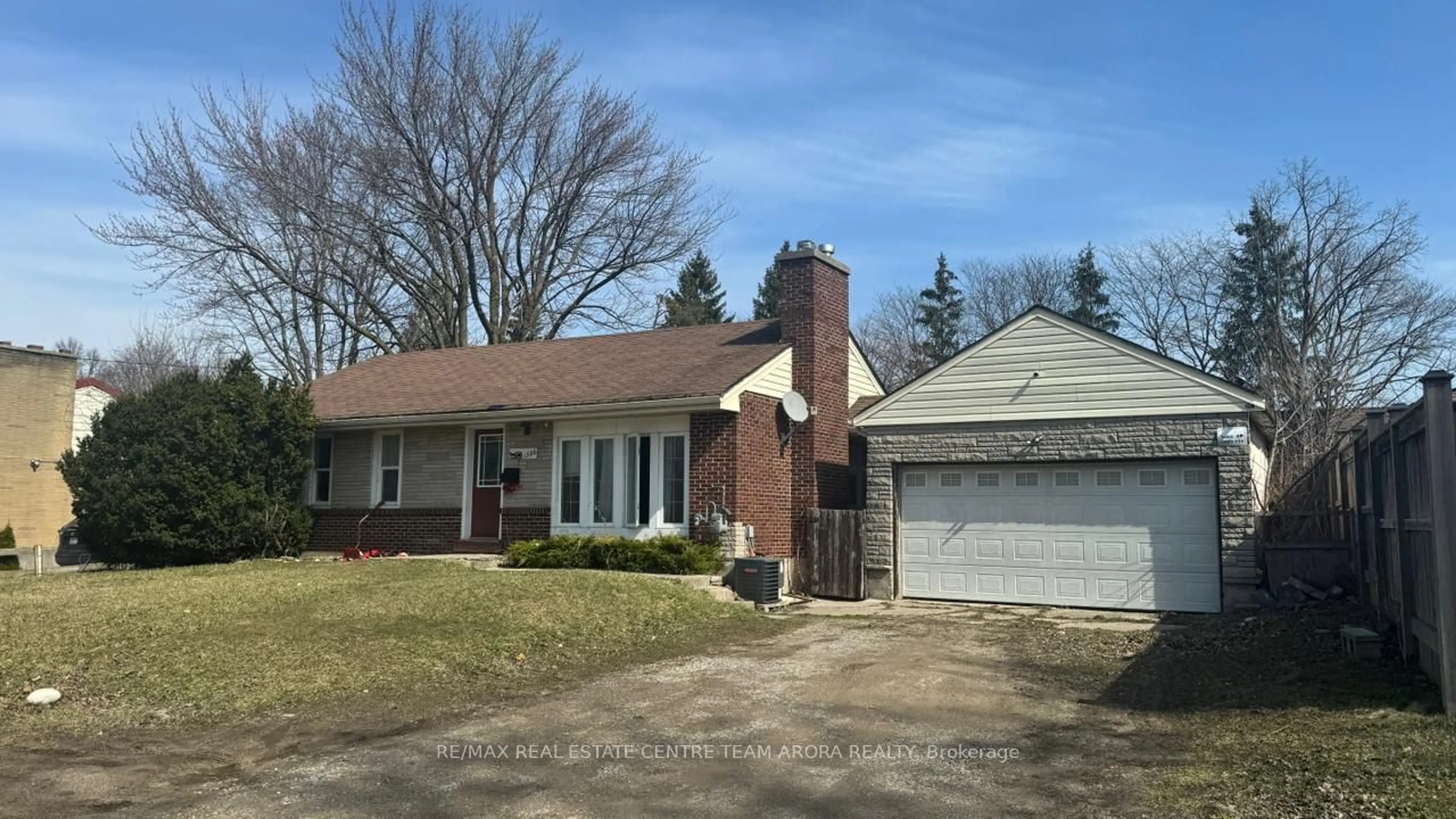 Frontside or backside of a home for 1326 Highbury Ave, London Ontario N5Y 4W9