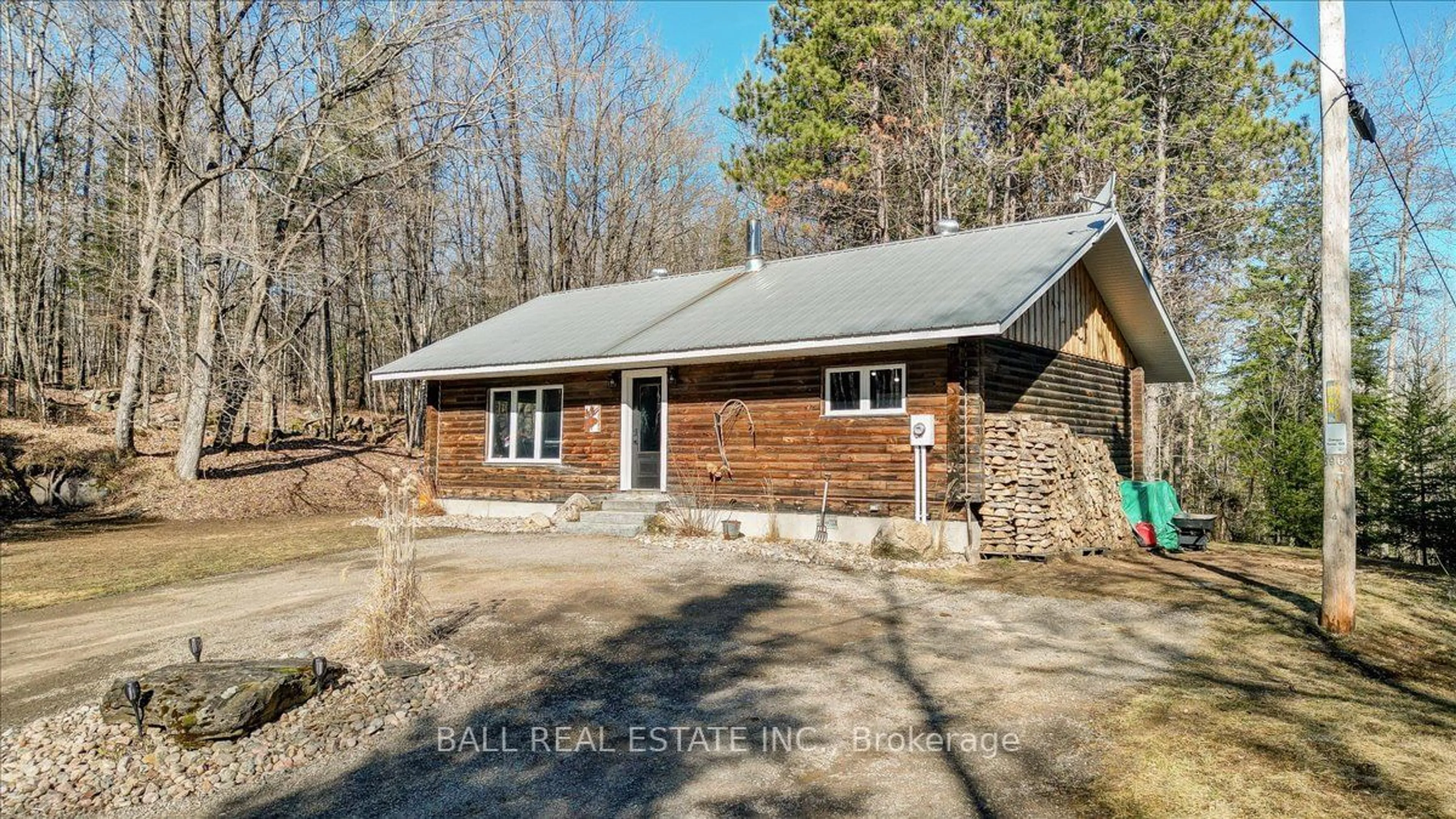 Cottage for 516 The South Rd, Wollaston Ontario K0L 1P0