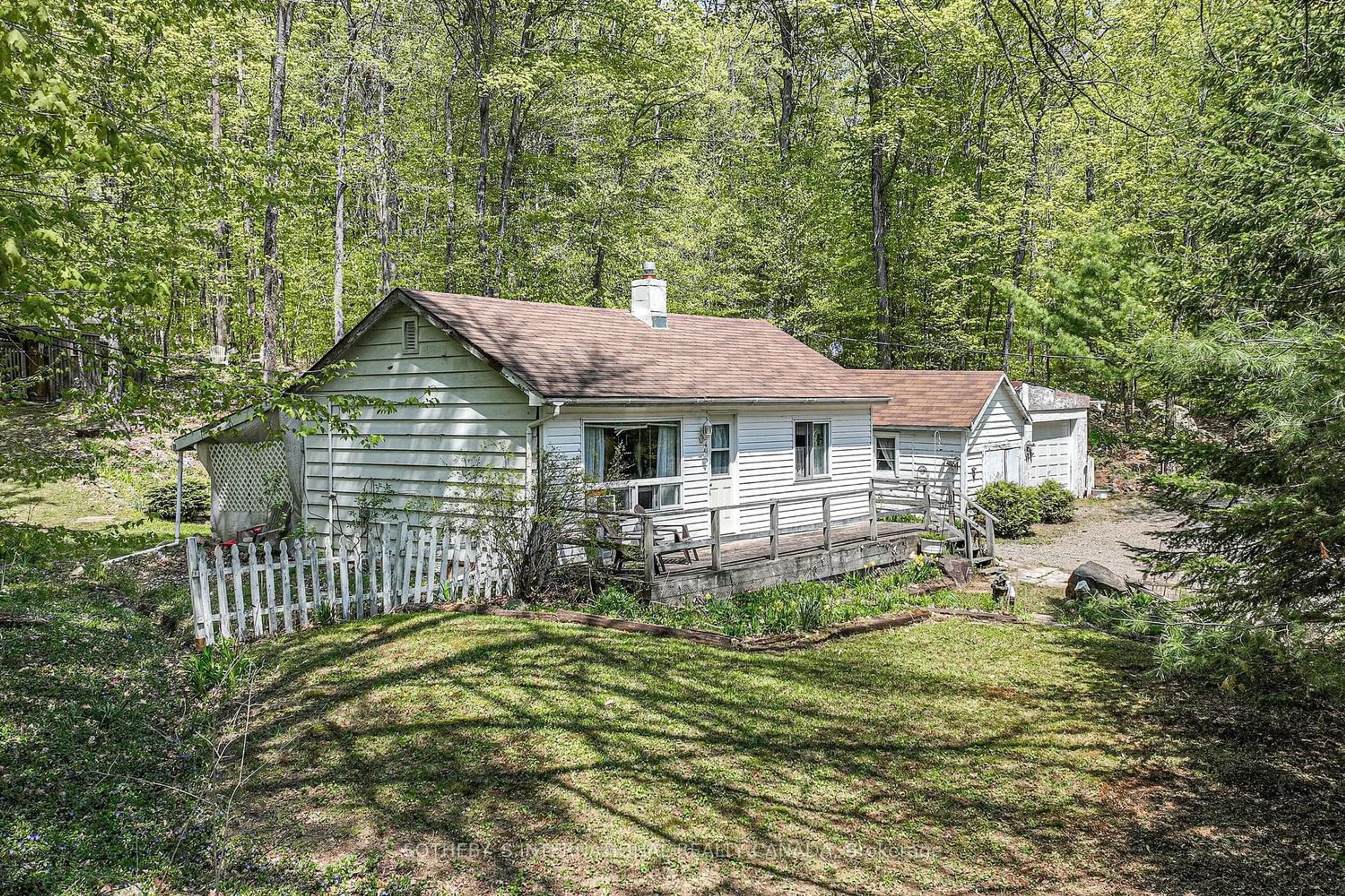 Cottage for 1041 Long Line Lake Rd, Lake of Bays Ontario P0B 1A0