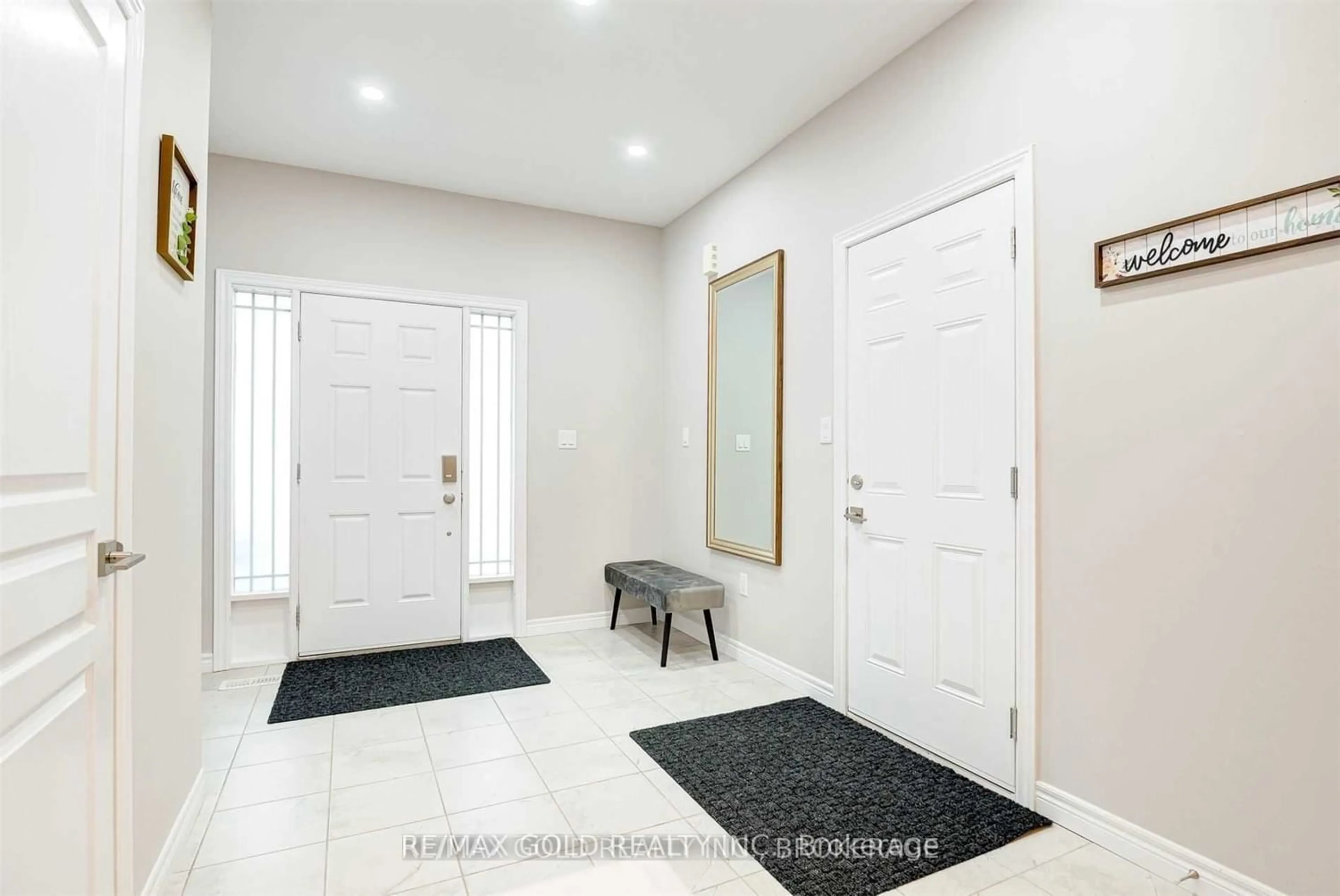 Indoor entryway for 167 Elmbank Tr, Kitchener Ontario N2R 0H2