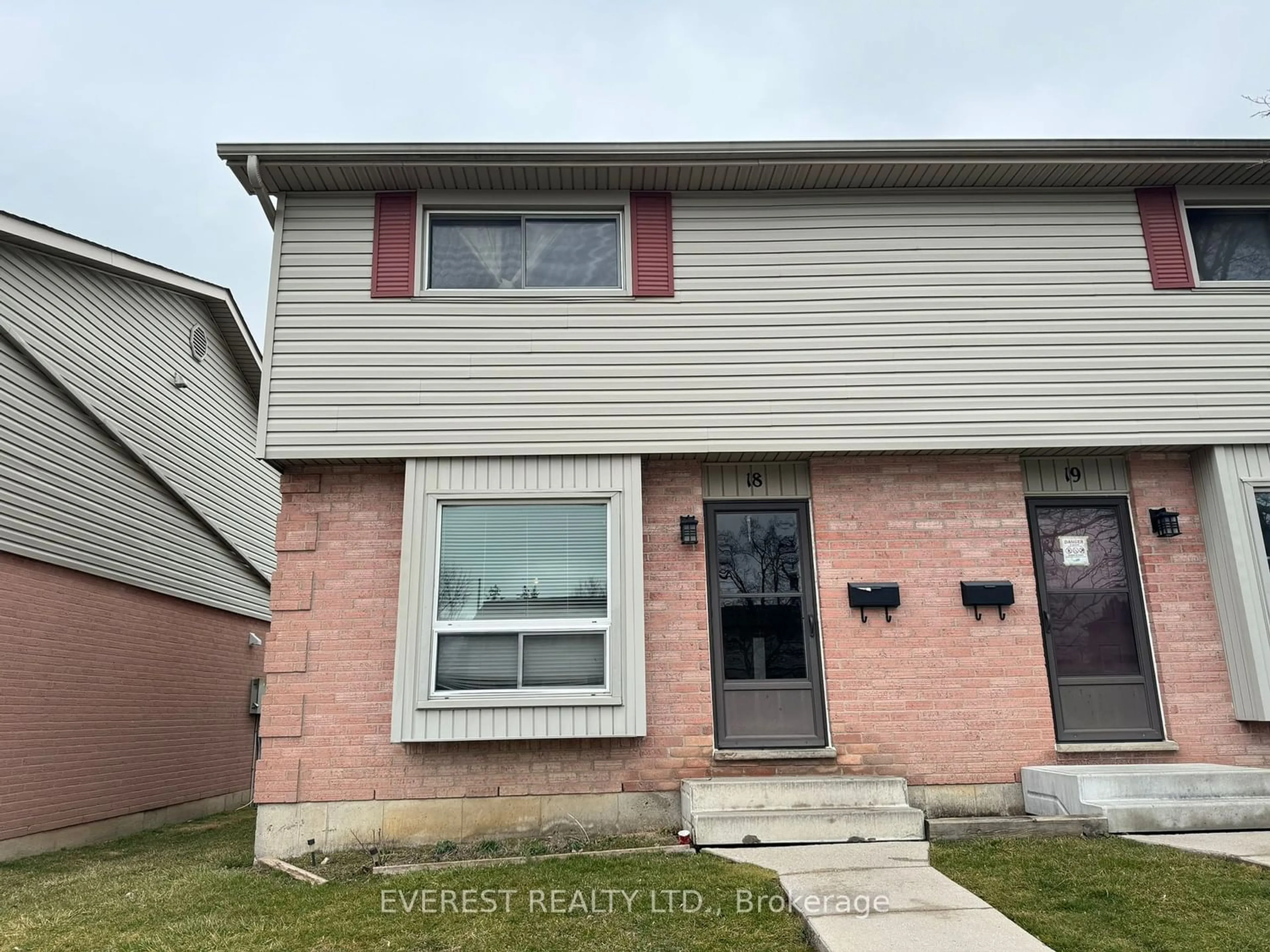 Frontside or backside of a home for 1200 Cheapside St #18, London Ontario N5Y 5J6