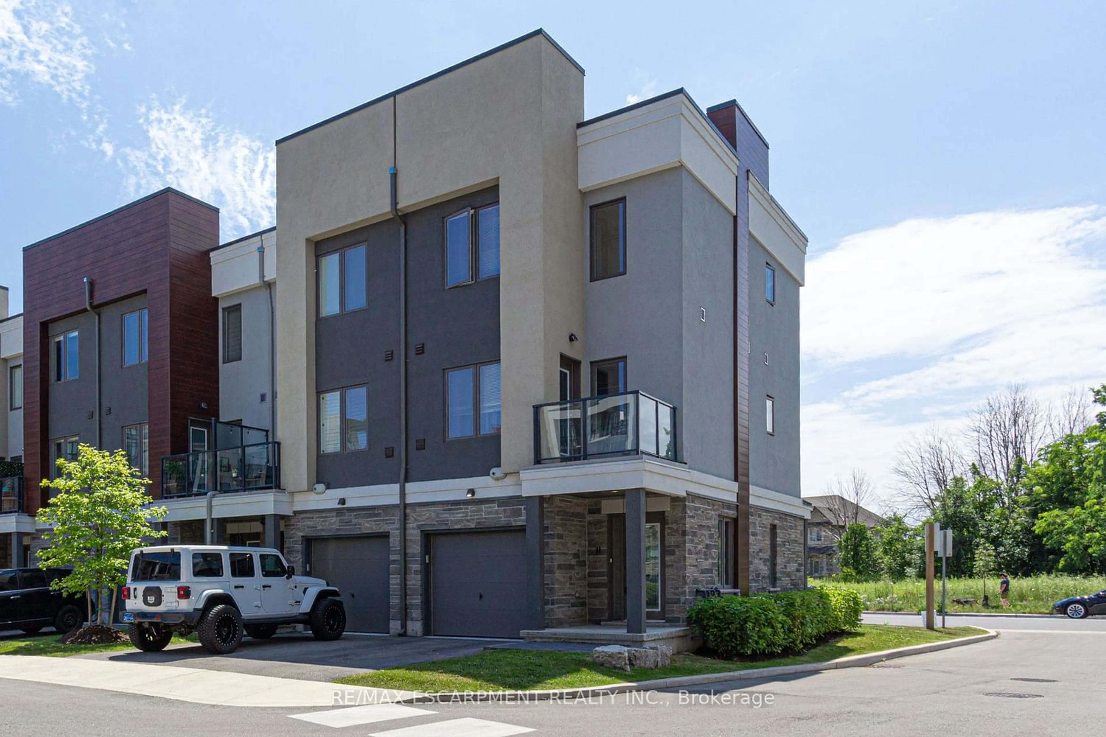 A pic from exterior of the house or condo for 115 Shoreview Pl #Th#11, Hamilton Ontario L8E 0K4