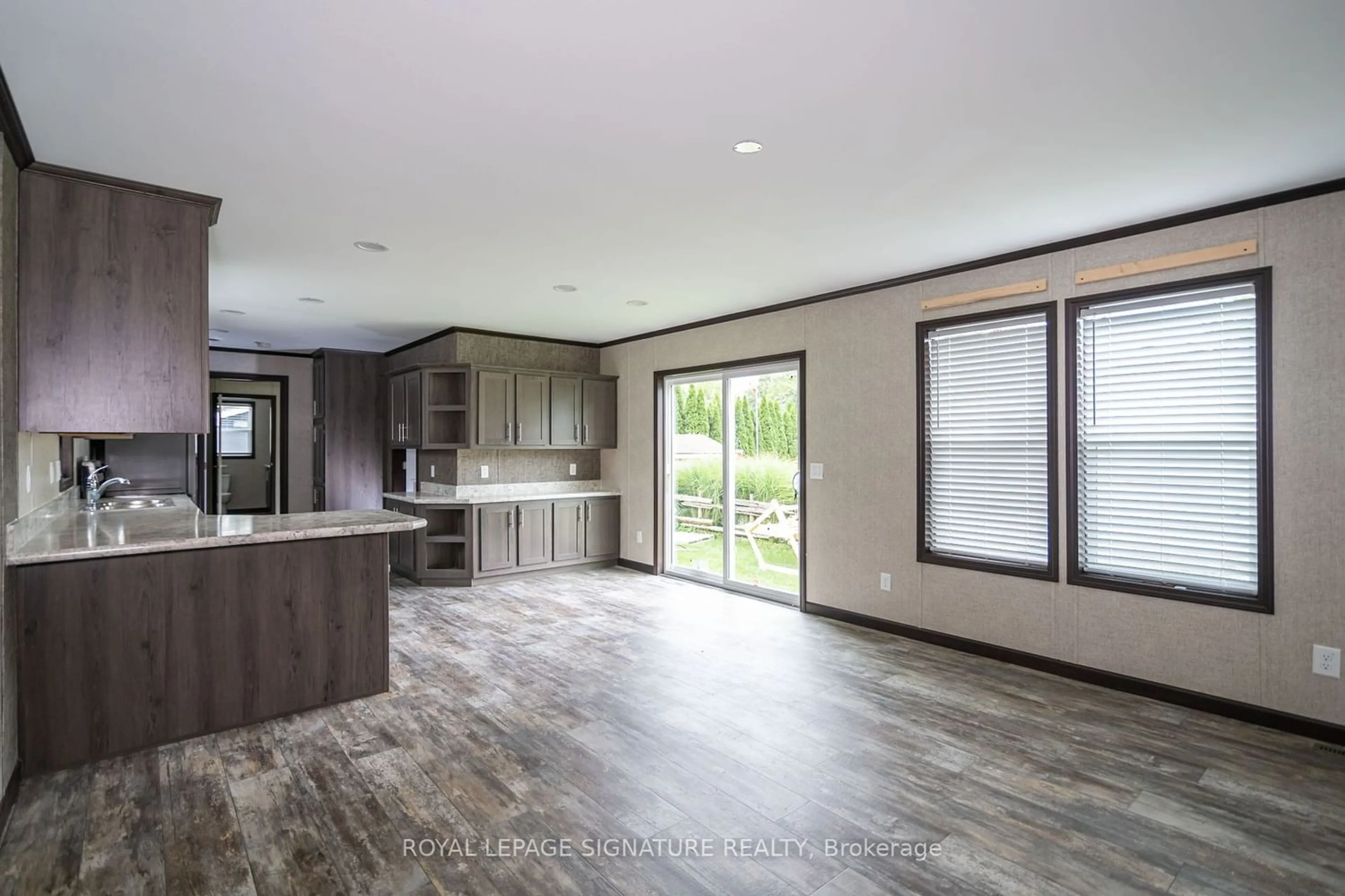 Contemporary kitchen for 126 Regency Dr, Chatham-Kent Ontario N7L 4E4