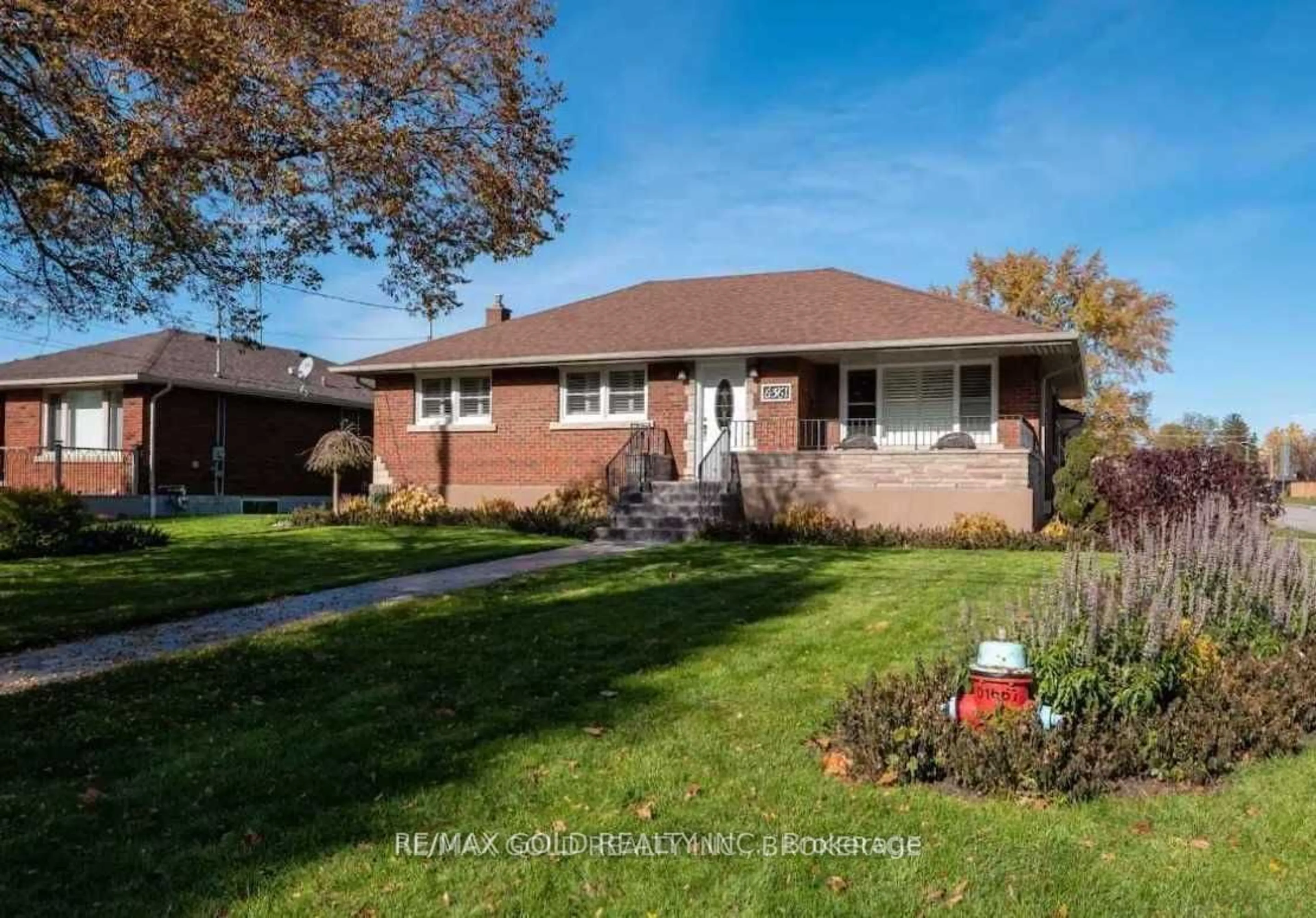 Frontside or backside of a home for 6361 Margaret St, Niagara Falls Ontario L2G 2T3