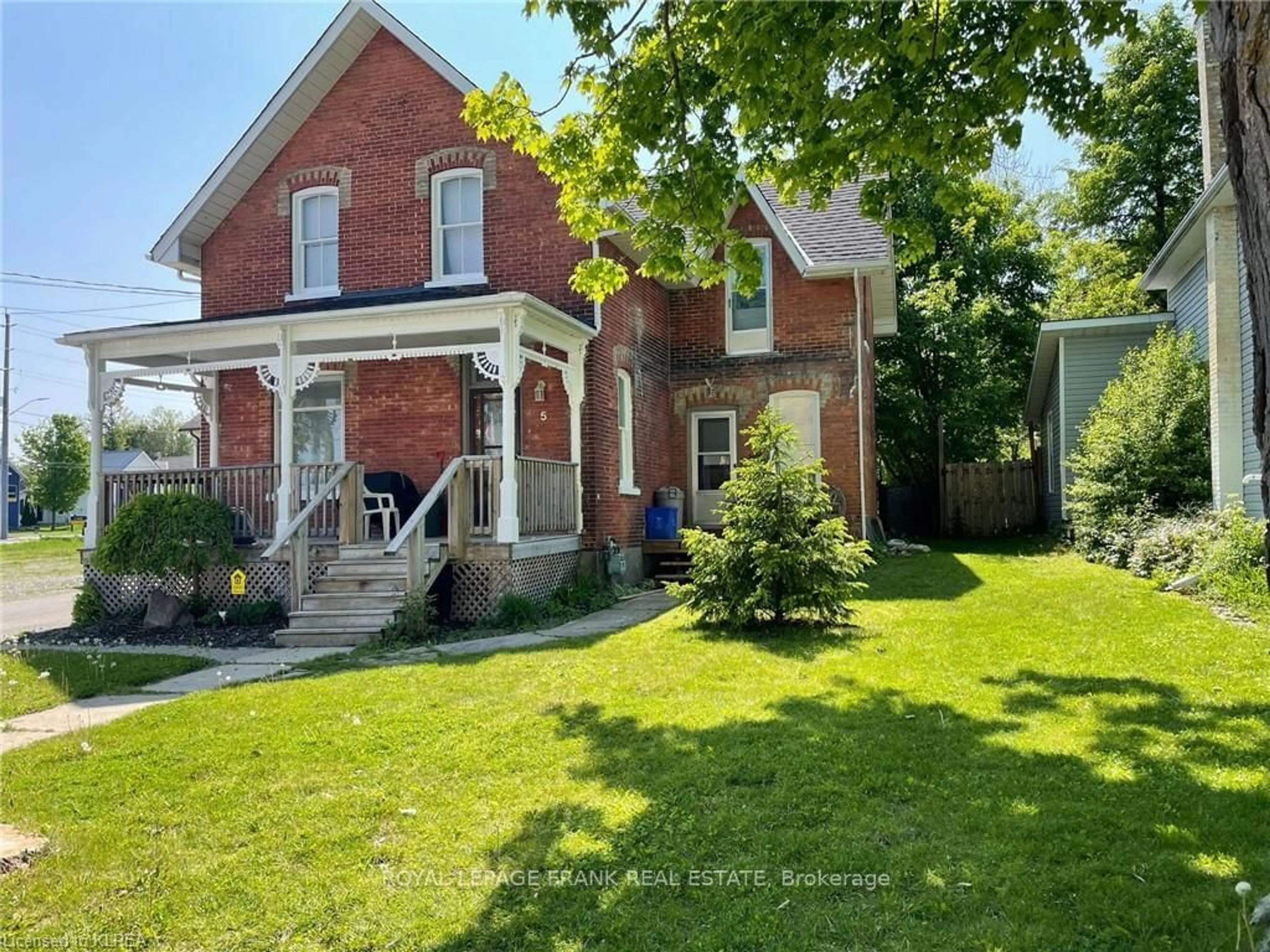Frontside or backside of a home for 5 Sussex St #1&2, Kawartha Lakes Ontario K9V 4H2